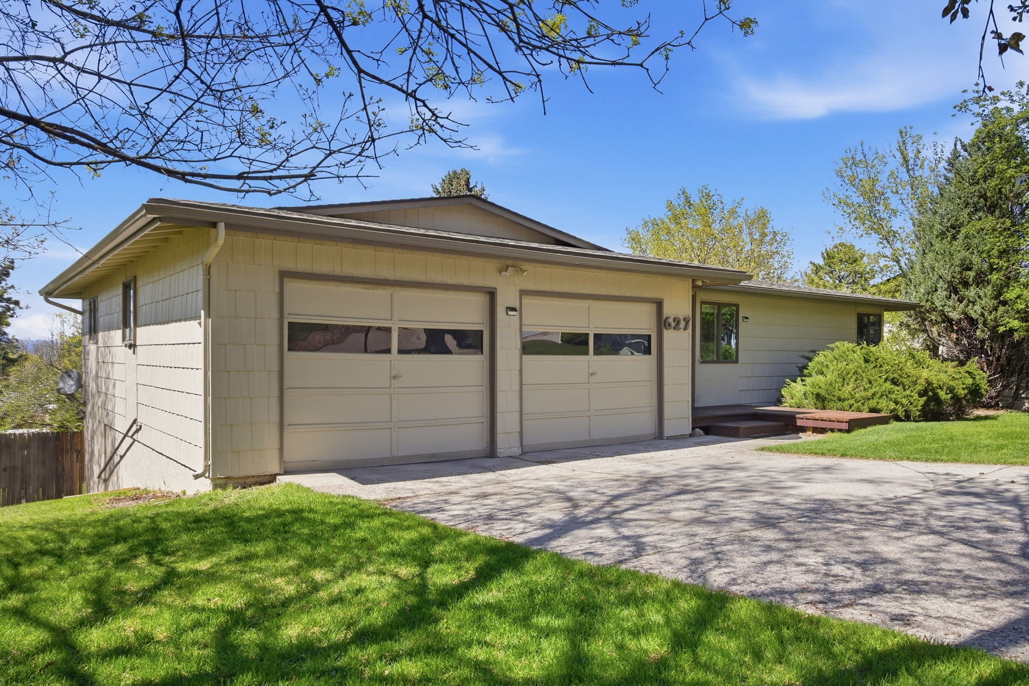627 Parkview Way