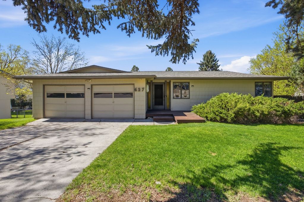 Photo of 627 Parkview Way, Missoula, MT 59803 (MLS # 30069226)