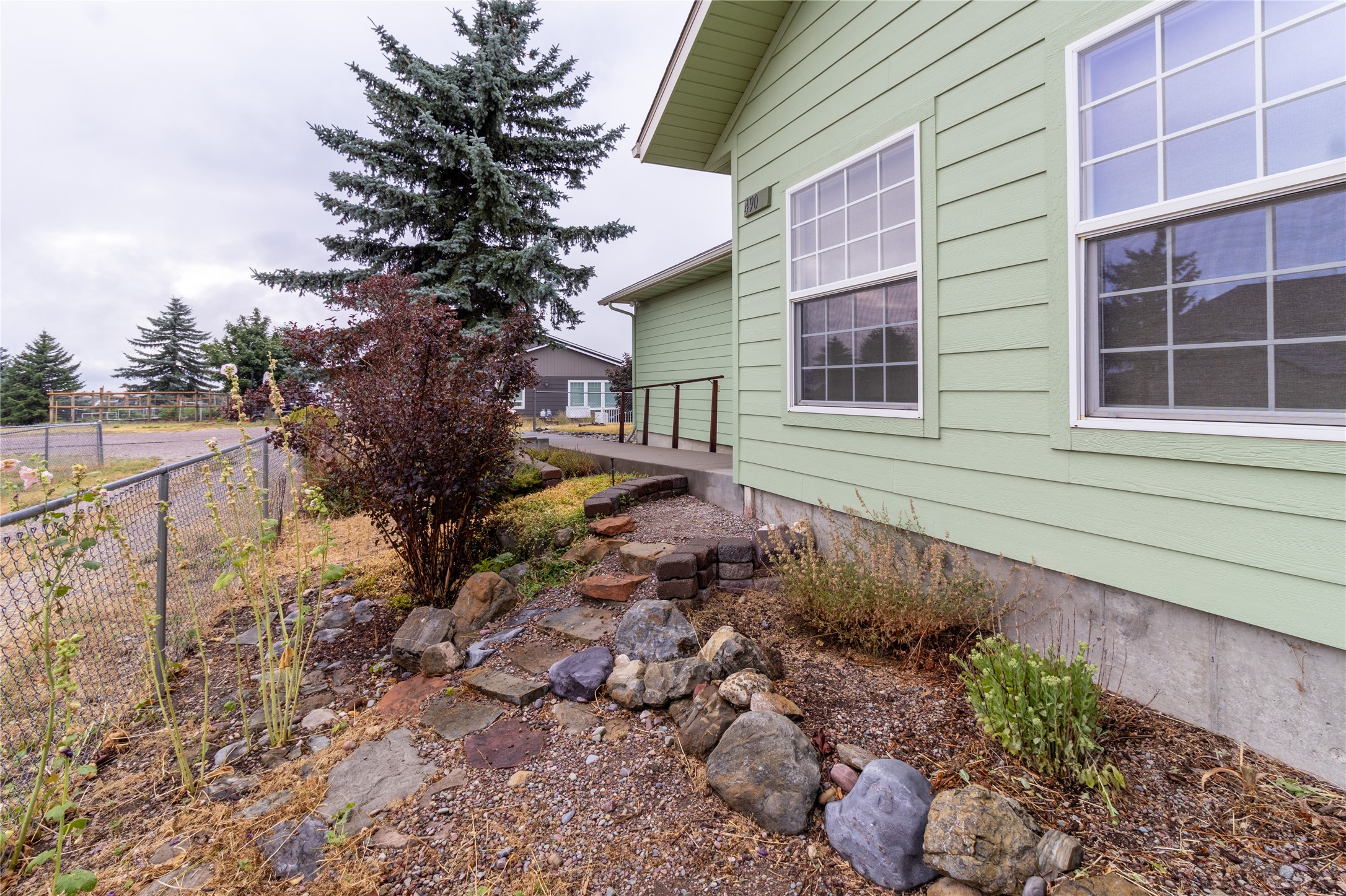 Polson, Montana 59860, United States, 4 Bedrooms Bedrooms, ,3 BathroomsBathrooms,Residential,Pending,49229