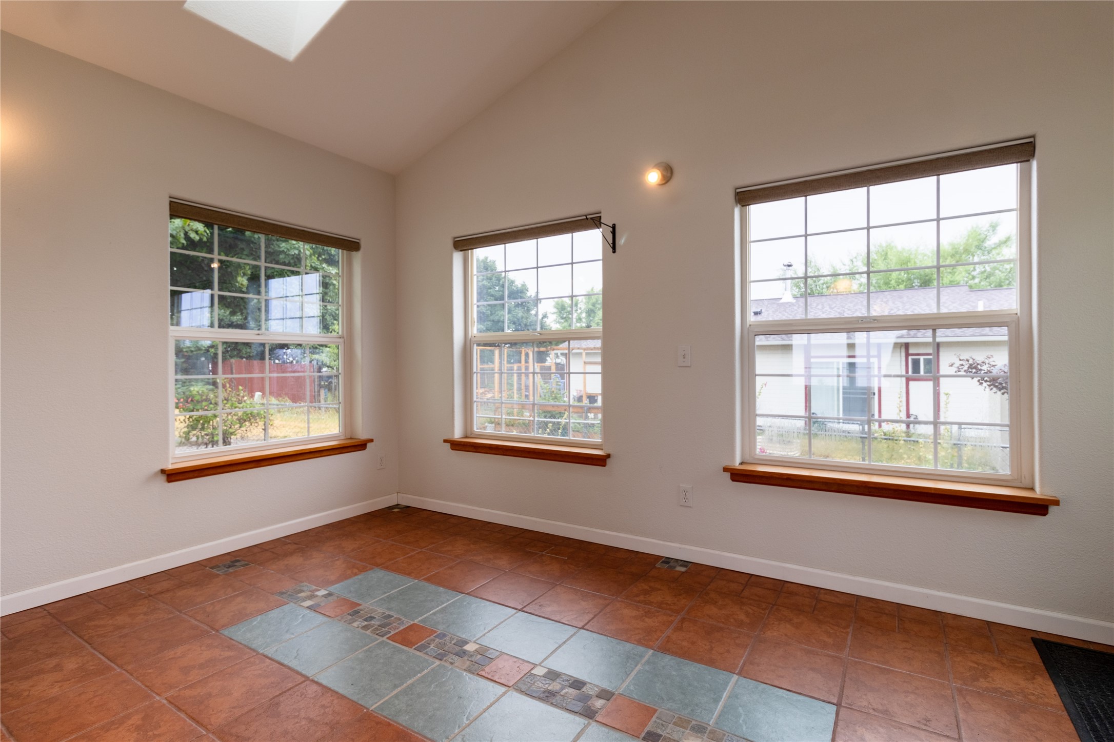 Polson, Montana 59860, United States, 4 Bedrooms Bedrooms, ,3 BathroomsBathrooms,Residential,Pending,49229