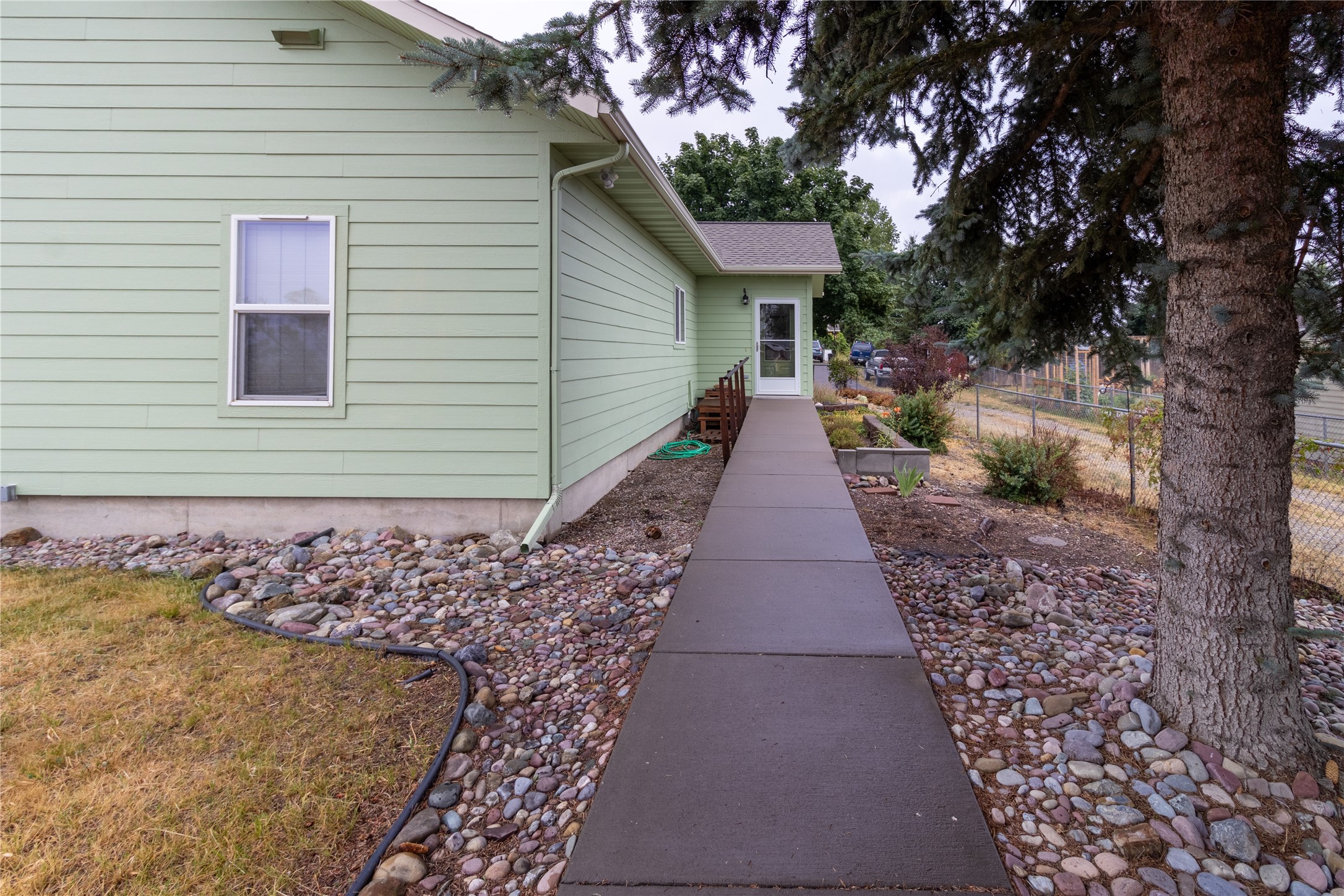 Polson, Montana 59860, United States, 4 Bedrooms Bedrooms, ,3 BathroomsBathrooms,Residential,Pending,49229