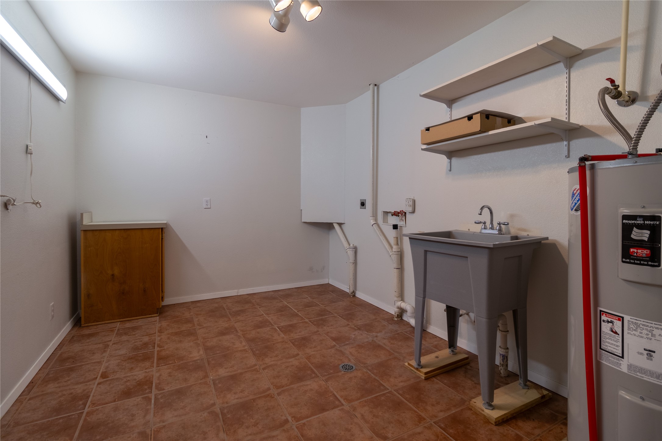 Polson, Montana 59860, United States, 4 Bedrooms Bedrooms, ,3 BathroomsBathrooms,Residential,Pending,49229