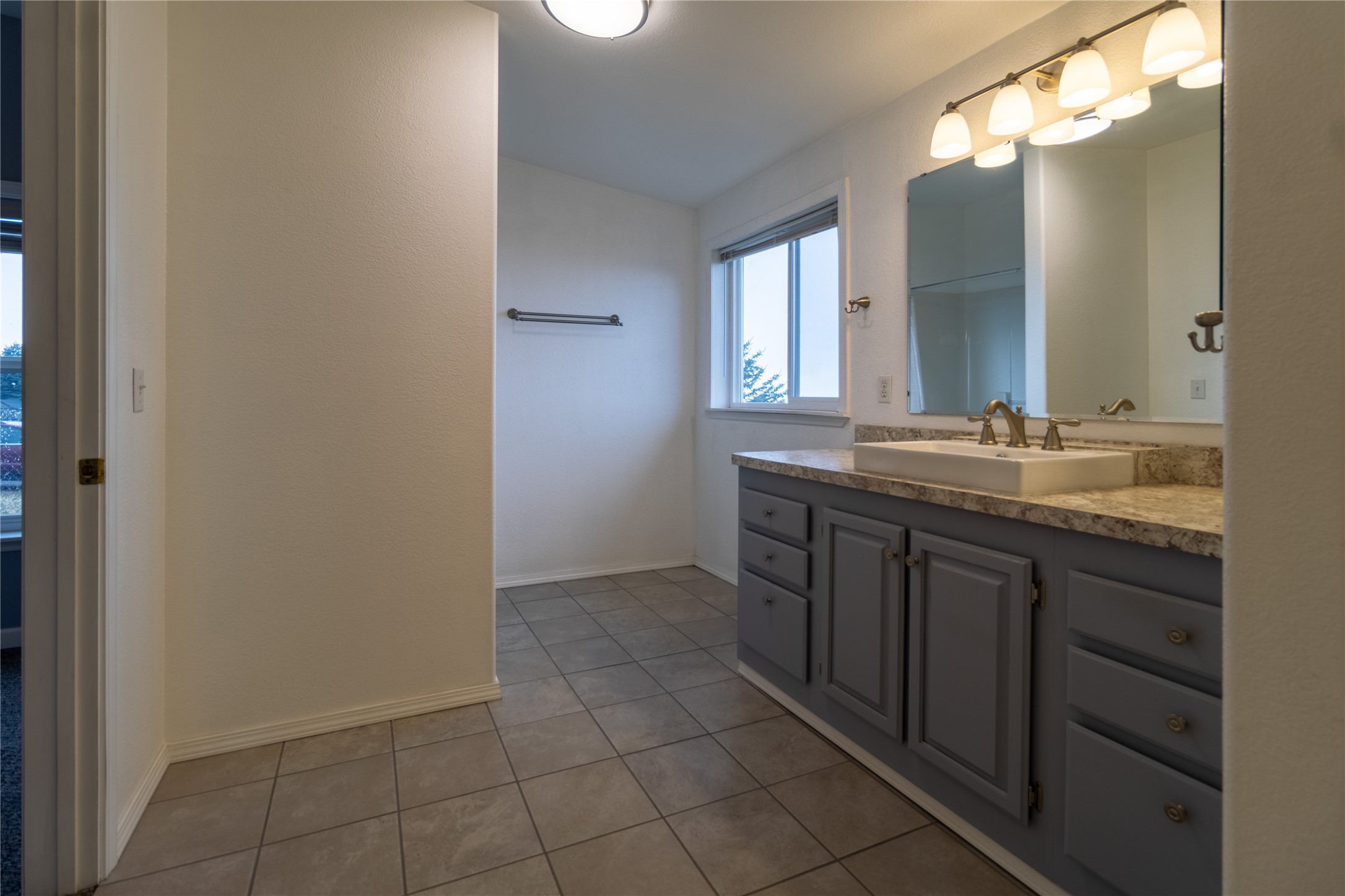 Polson, Montana 59860, United States, 4 Bedrooms Bedrooms, ,3 BathroomsBathrooms,Residential,Pending,49229