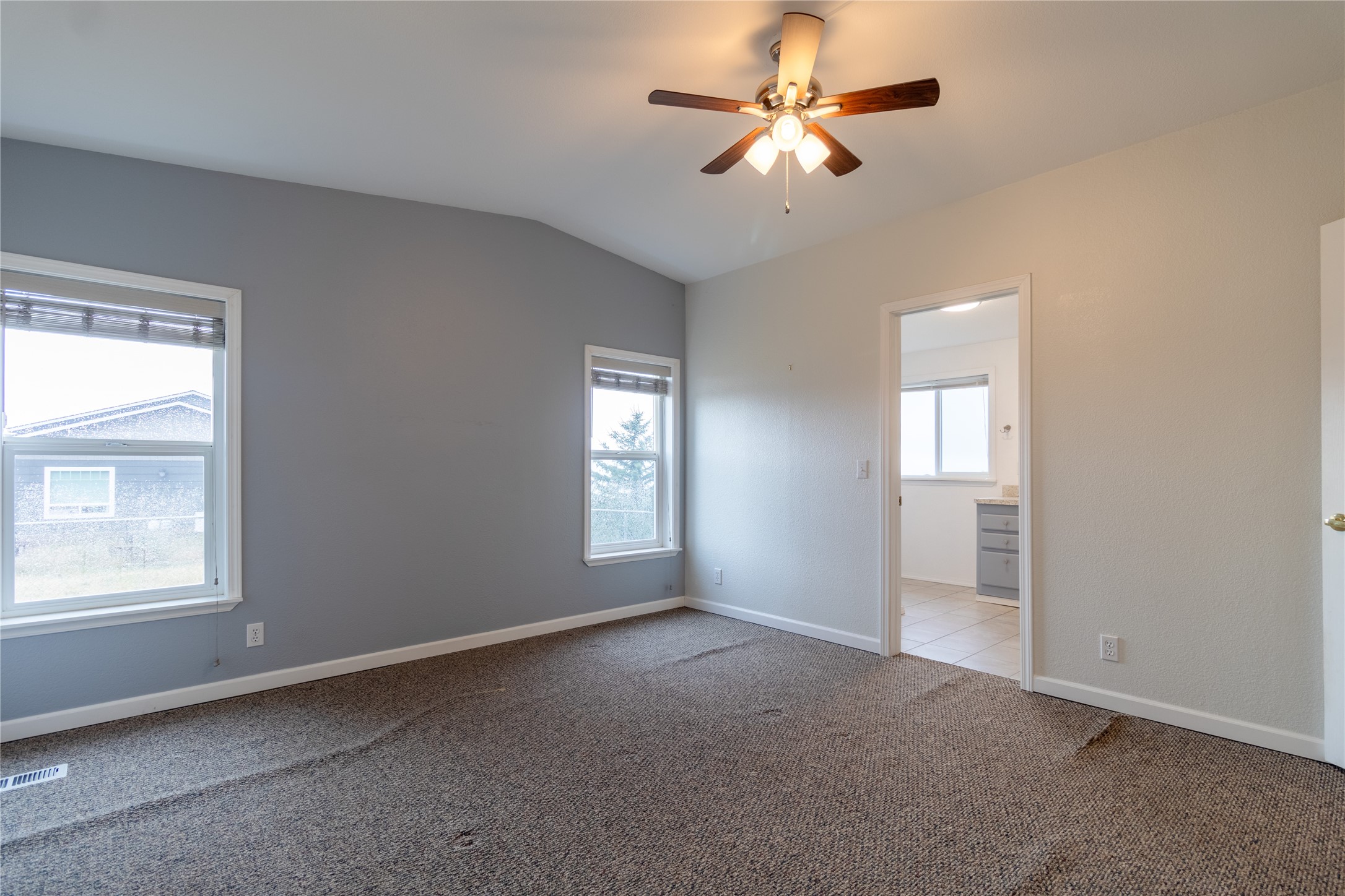 Polson, Montana 59860, United States, 4 Bedrooms Bedrooms, ,3 BathroomsBathrooms,Residential,Pending,49229