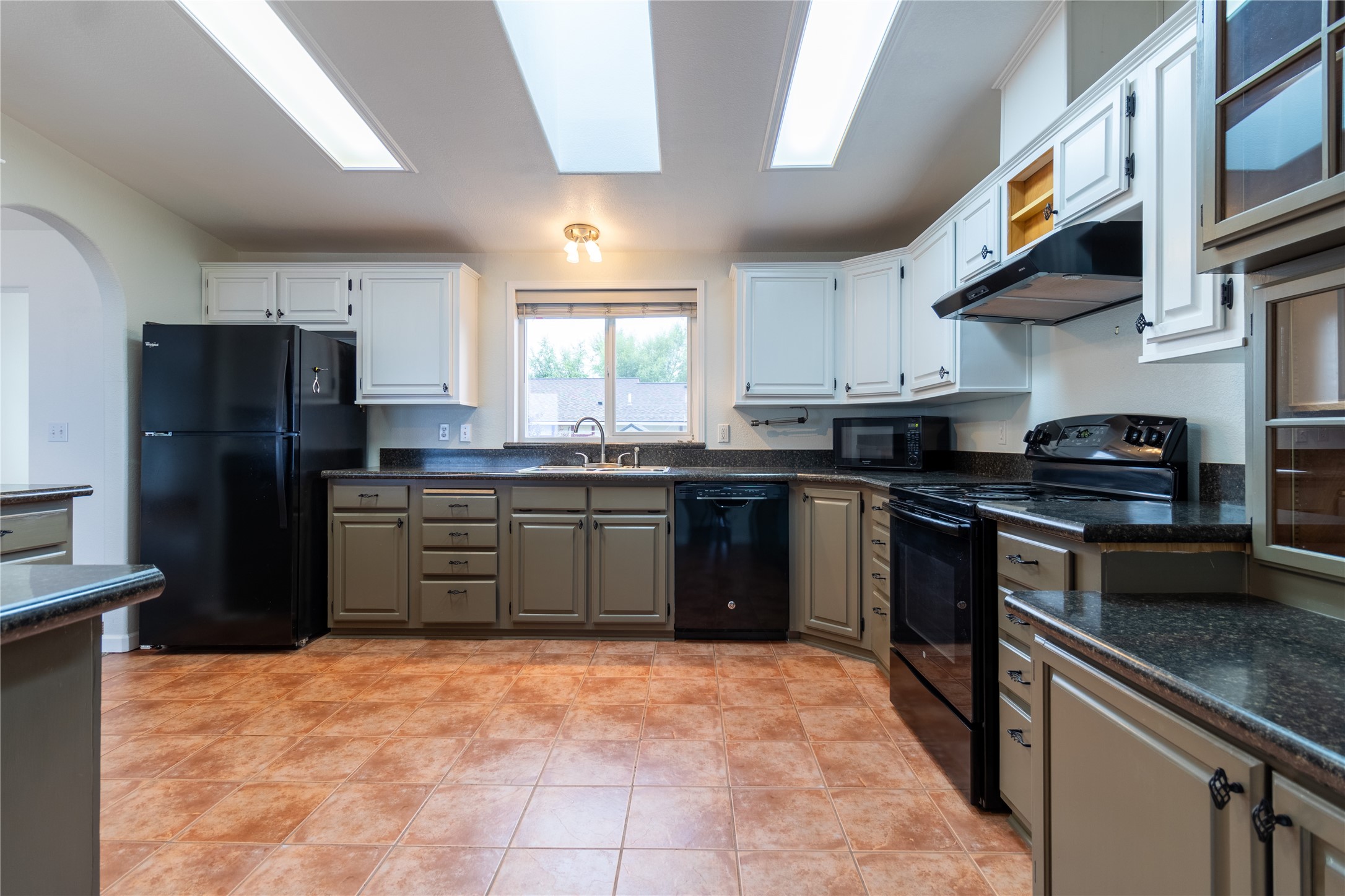 Polson, Montana 59860, United States, 4 Bedrooms Bedrooms, ,3 BathroomsBathrooms,Residential,Pending,49229