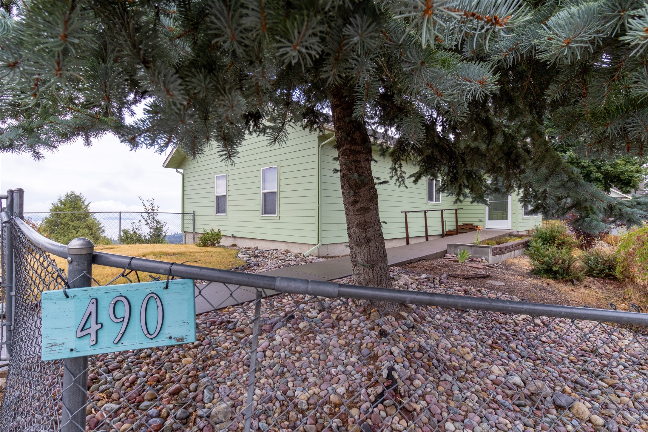 Polson, Montana 59860, United States, 4 Bedrooms Bedrooms, ,3 BathroomsBathrooms,Residential,Pending,49229