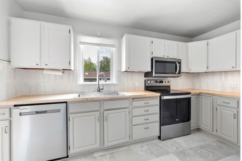 Tiny photo for 1023 S Dakota Street, Butte, MT 59701 (MLS # 30072186)