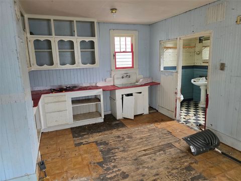 Tiny photo for 1111 E Commercial Avenue, Anaconda, MT 59711 (MLS # 30069586)