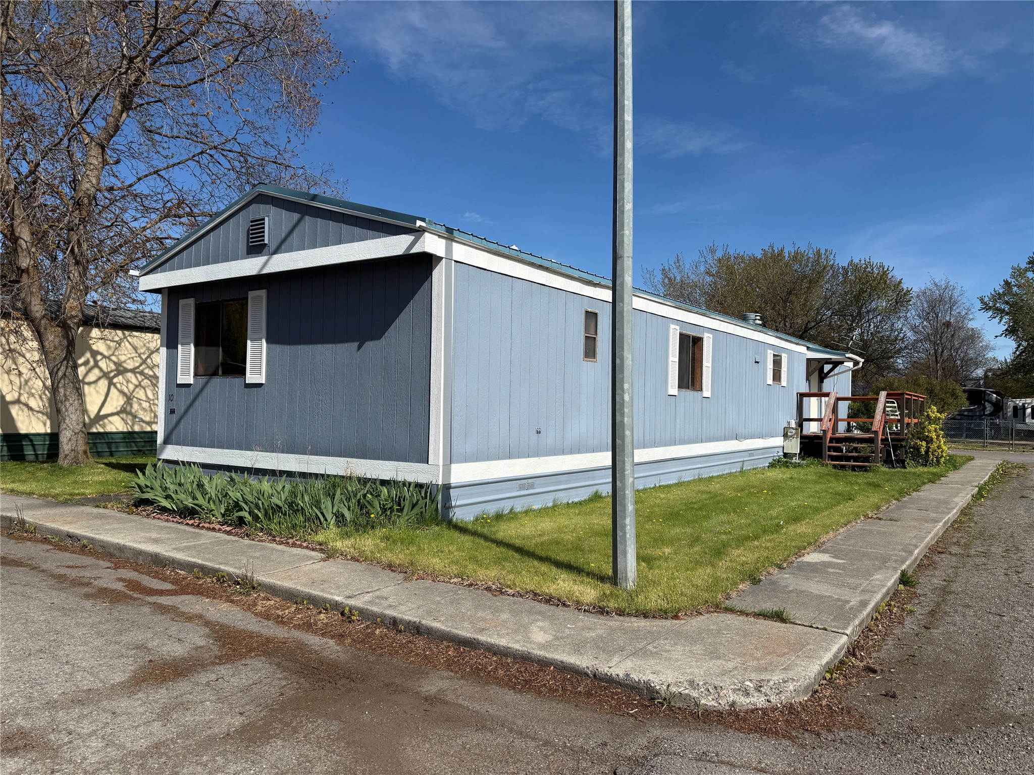 10011 Gateway Road 10