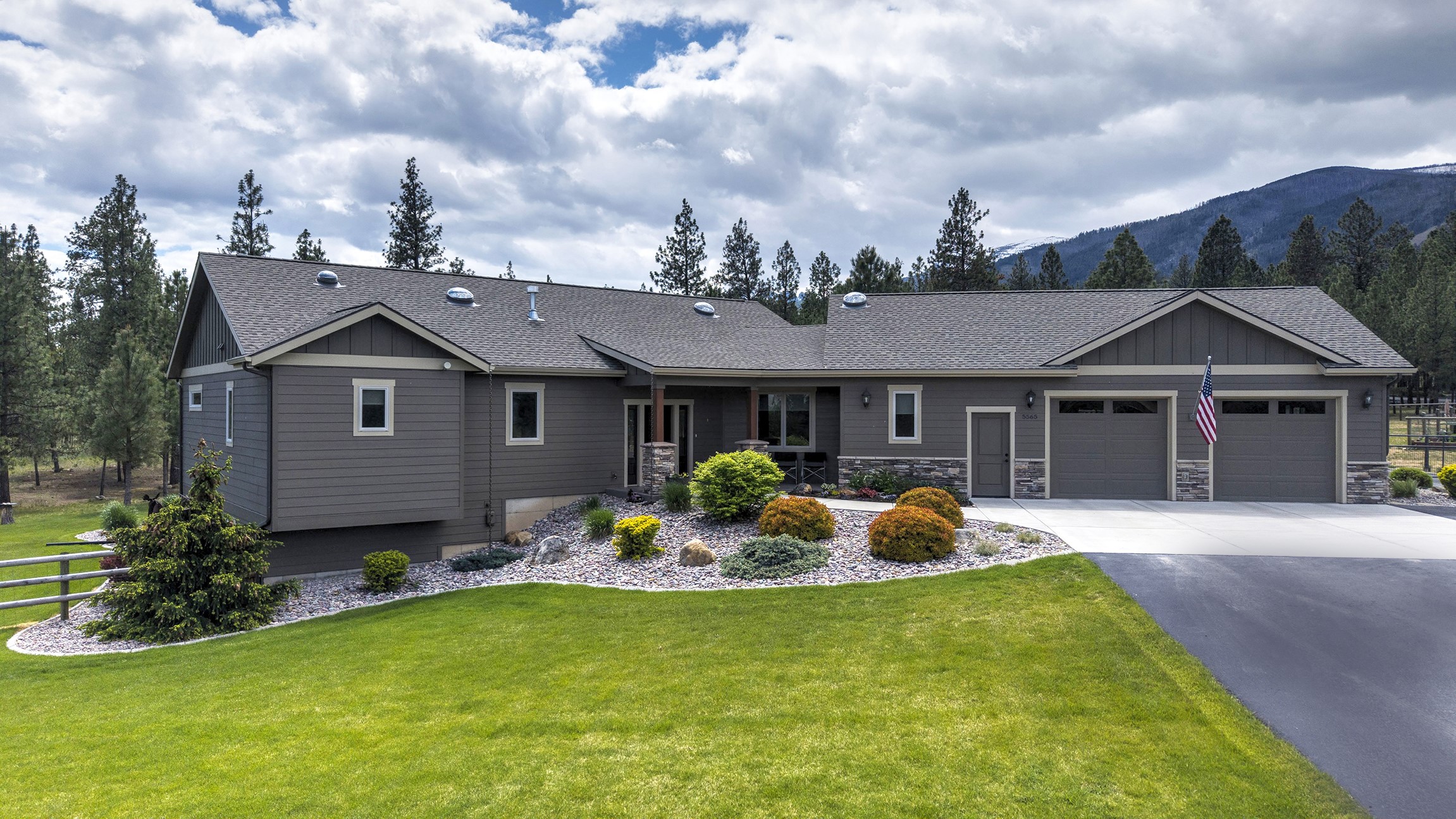 5565 White Tail Lane