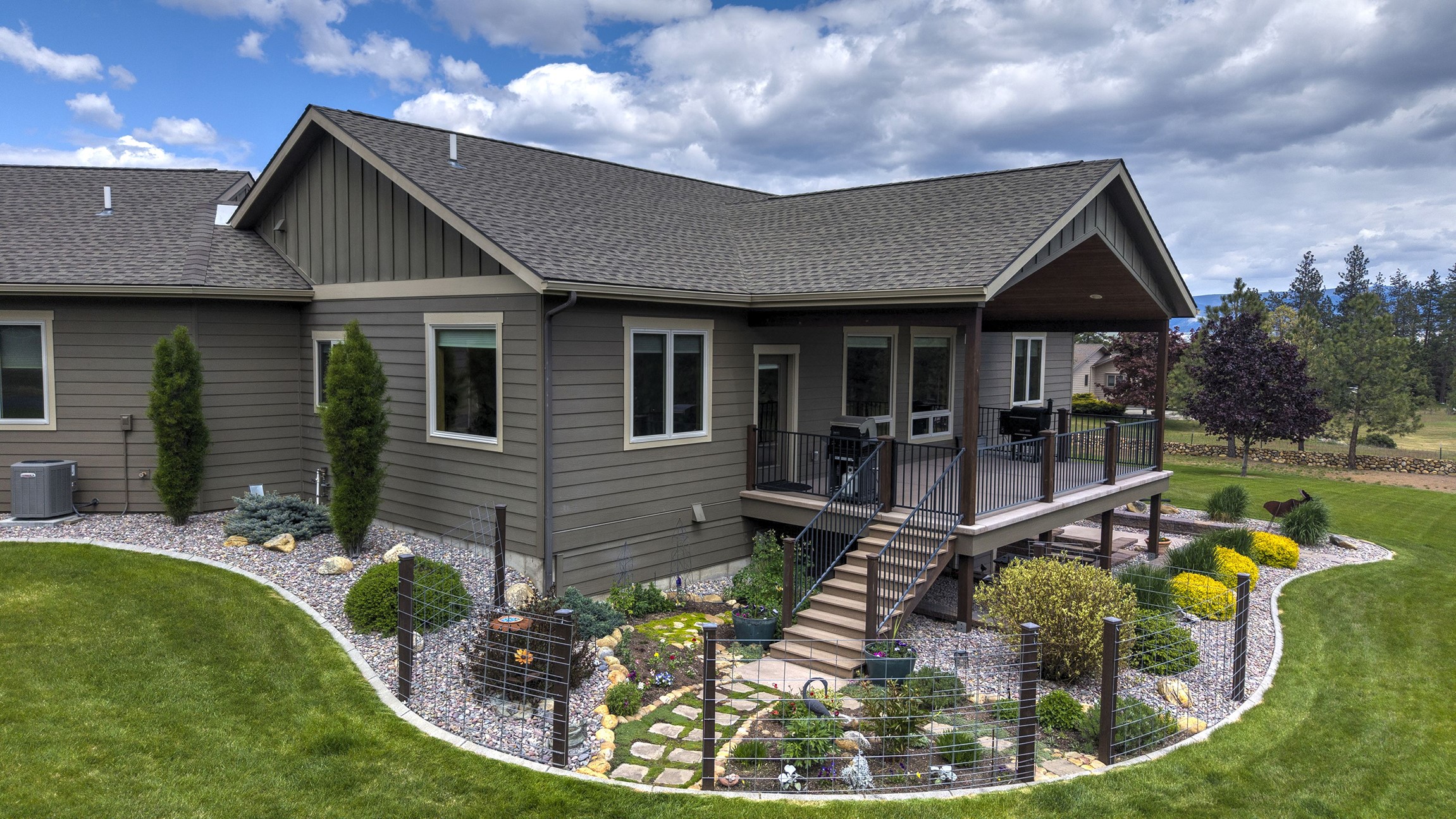 5565 White Tail Lane
