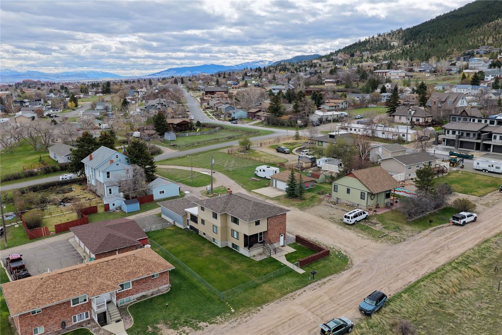 Photo of 917 Elizabeth Street, Helena, MT 59601 (MLS # 30068994)