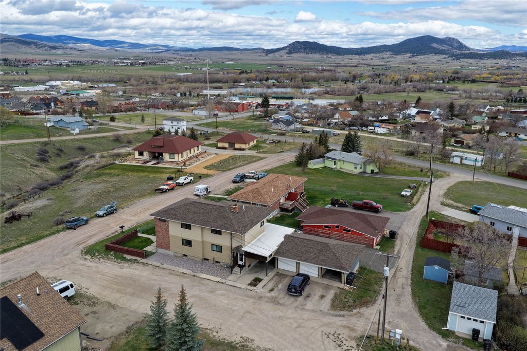 Photo of 917 Elizabeth Street, Helena, MT 59601 (MLS # 30068994)
