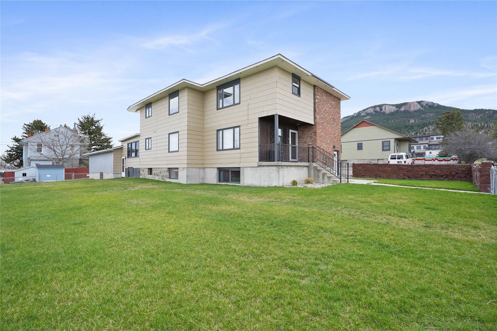 Photo of 917 Elizabeth Street, Helena, MT 59601 (MLS # 30068994)