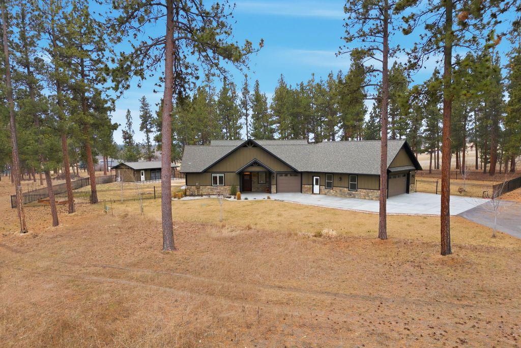 Photo of 79 Big Bear Road, Stevensville, MT 59870 (MLS # 30064495)