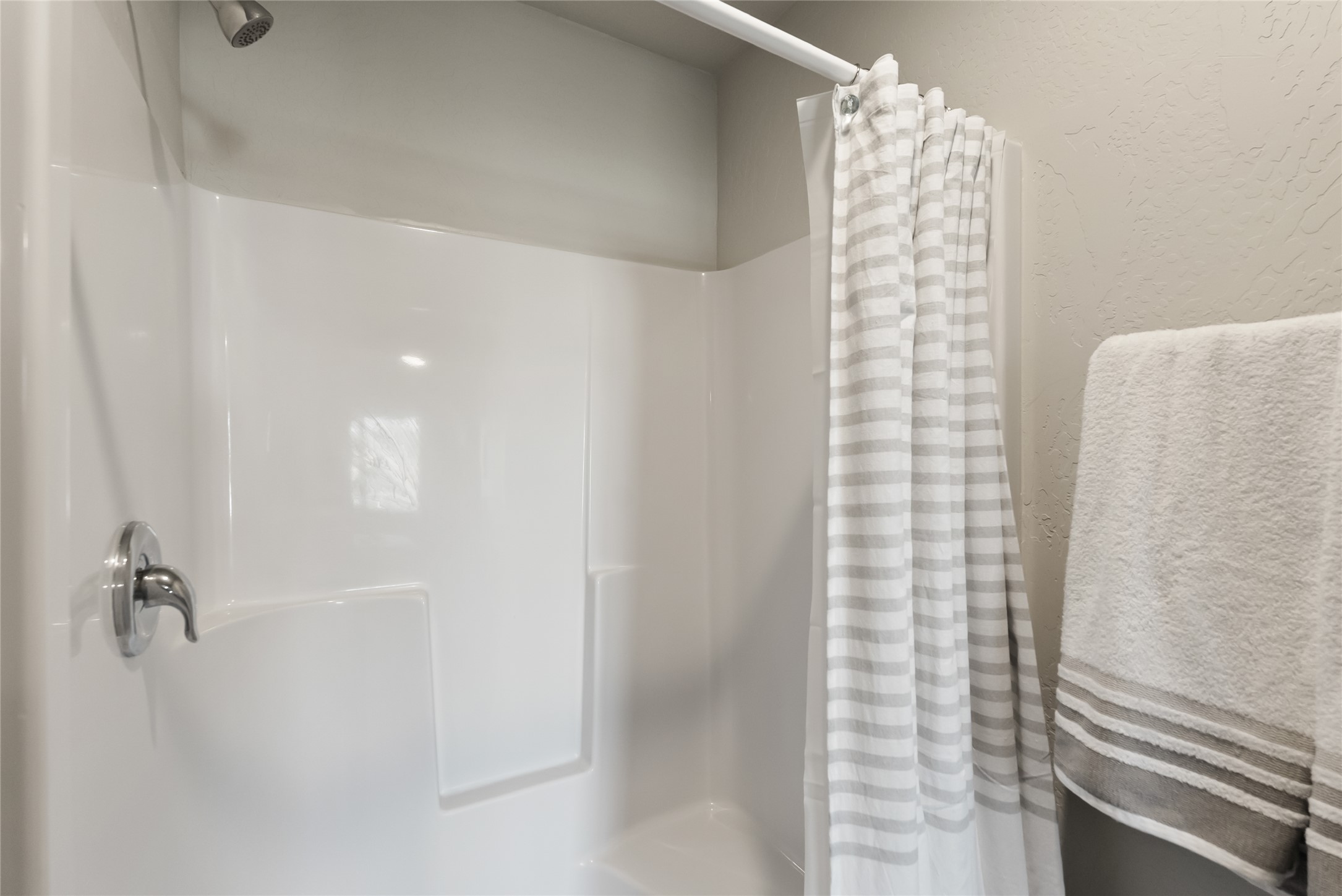 Kalispell, Montana 59901, United States, 3 Bedrooms Bedrooms, ,3 BathroomsBathrooms,Residential,Active,233557