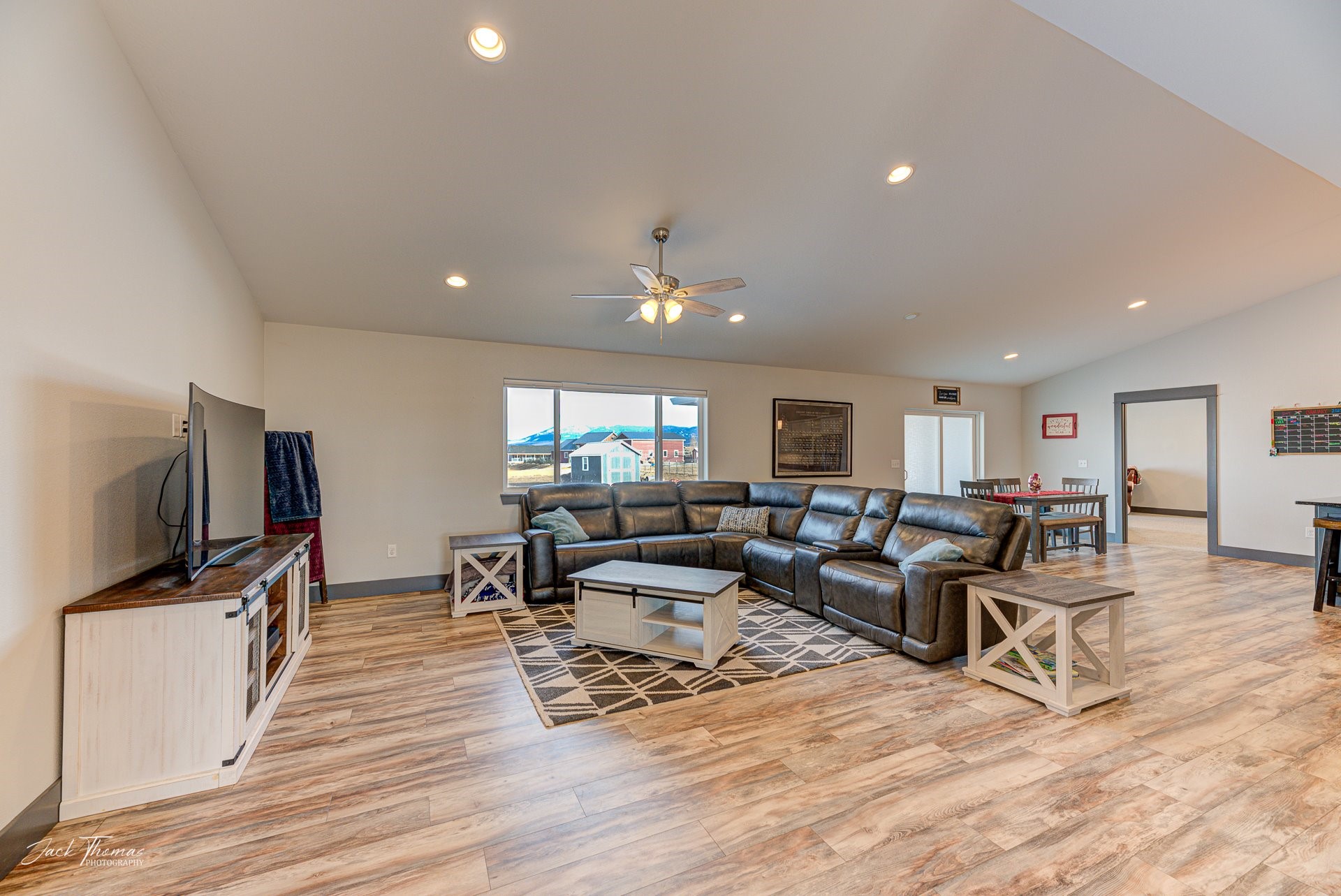 Townsend, Montana 59644, United States, 3 Bedrooms Bedrooms, ,3 BathroomsBathrooms,Residential,Pending,66068