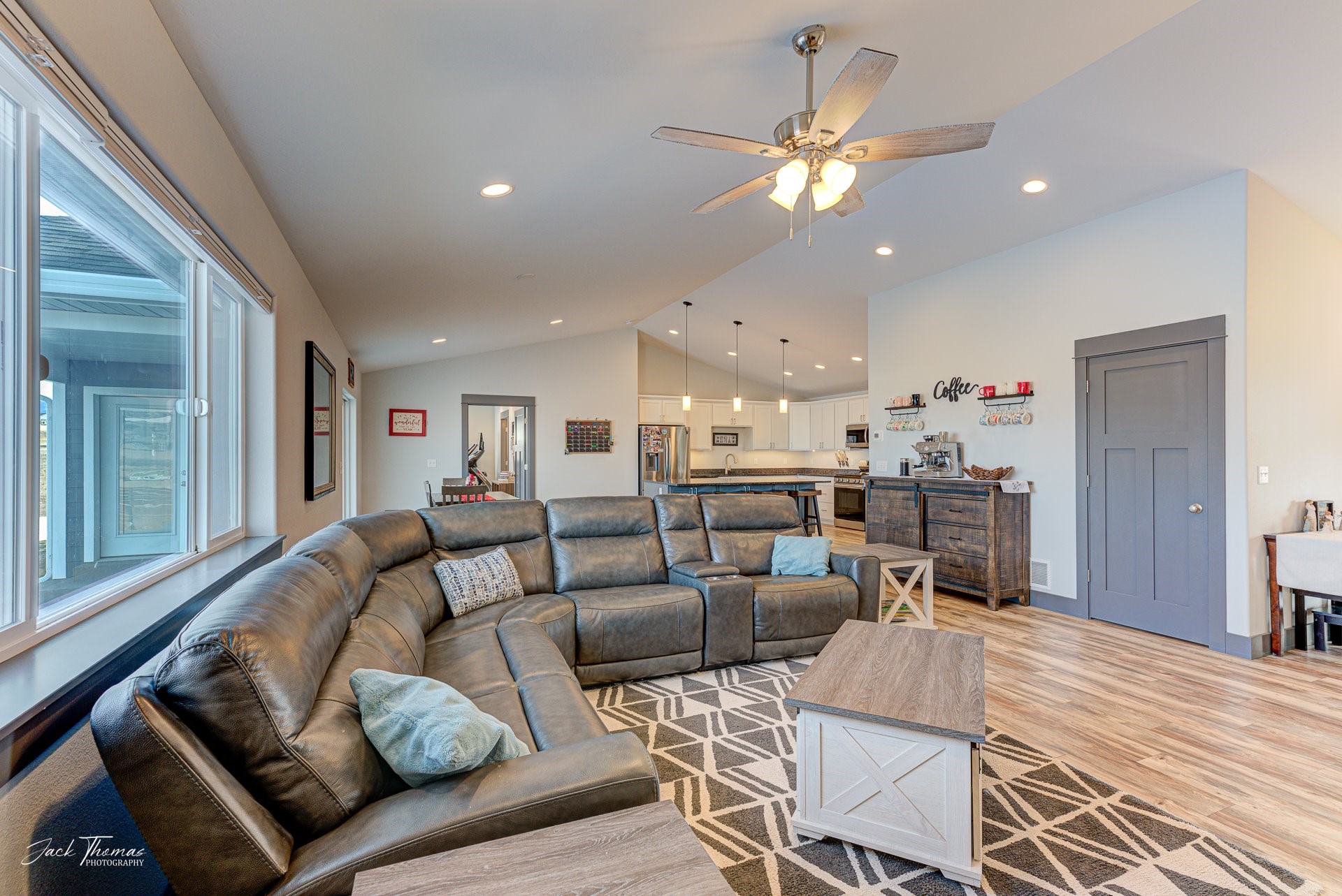 Townsend, Montana 59644, United States, 3 Bedrooms Bedrooms, ,3 BathroomsBathrooms,Residential,Pending,66068