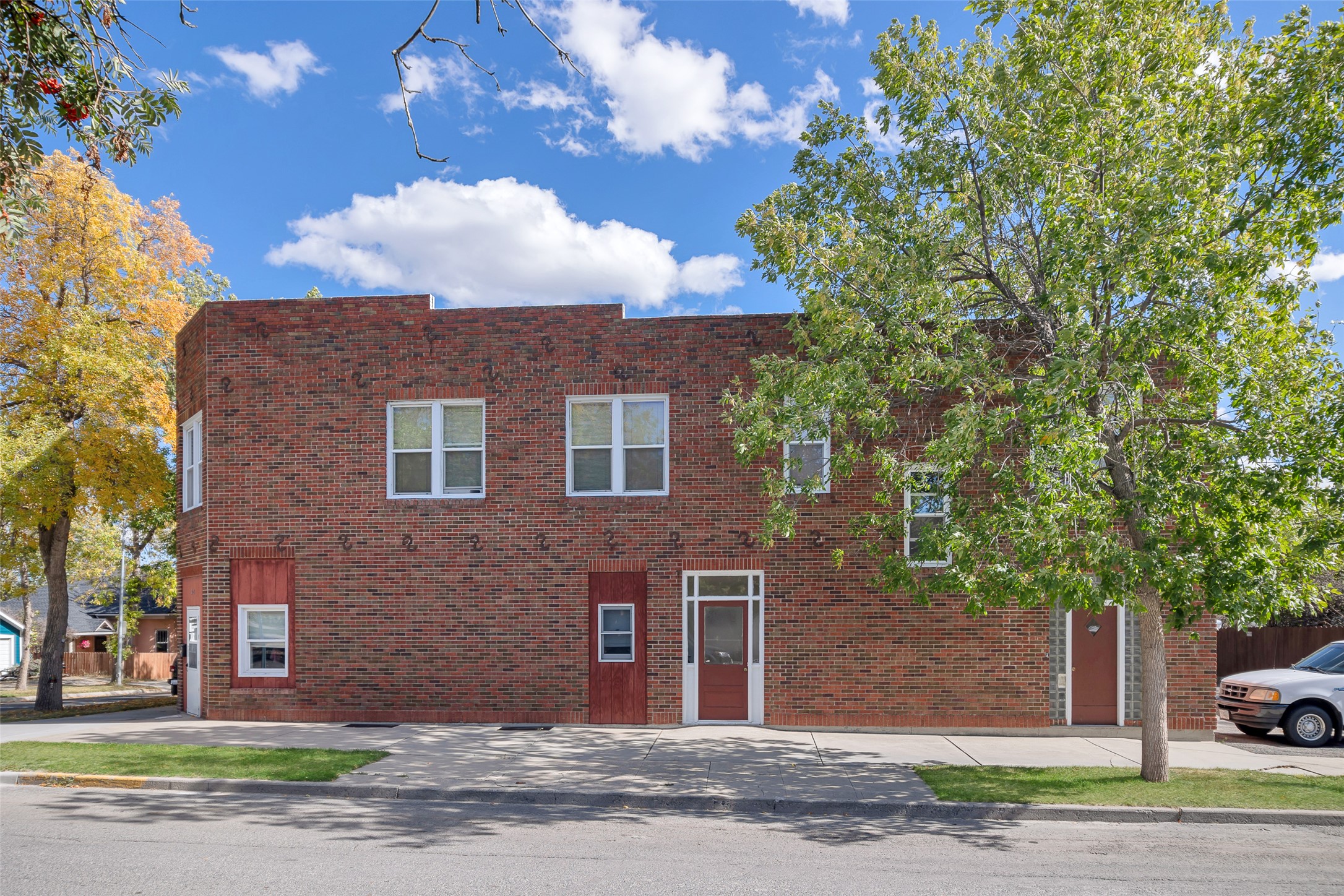 901/907 E 6th Avenue