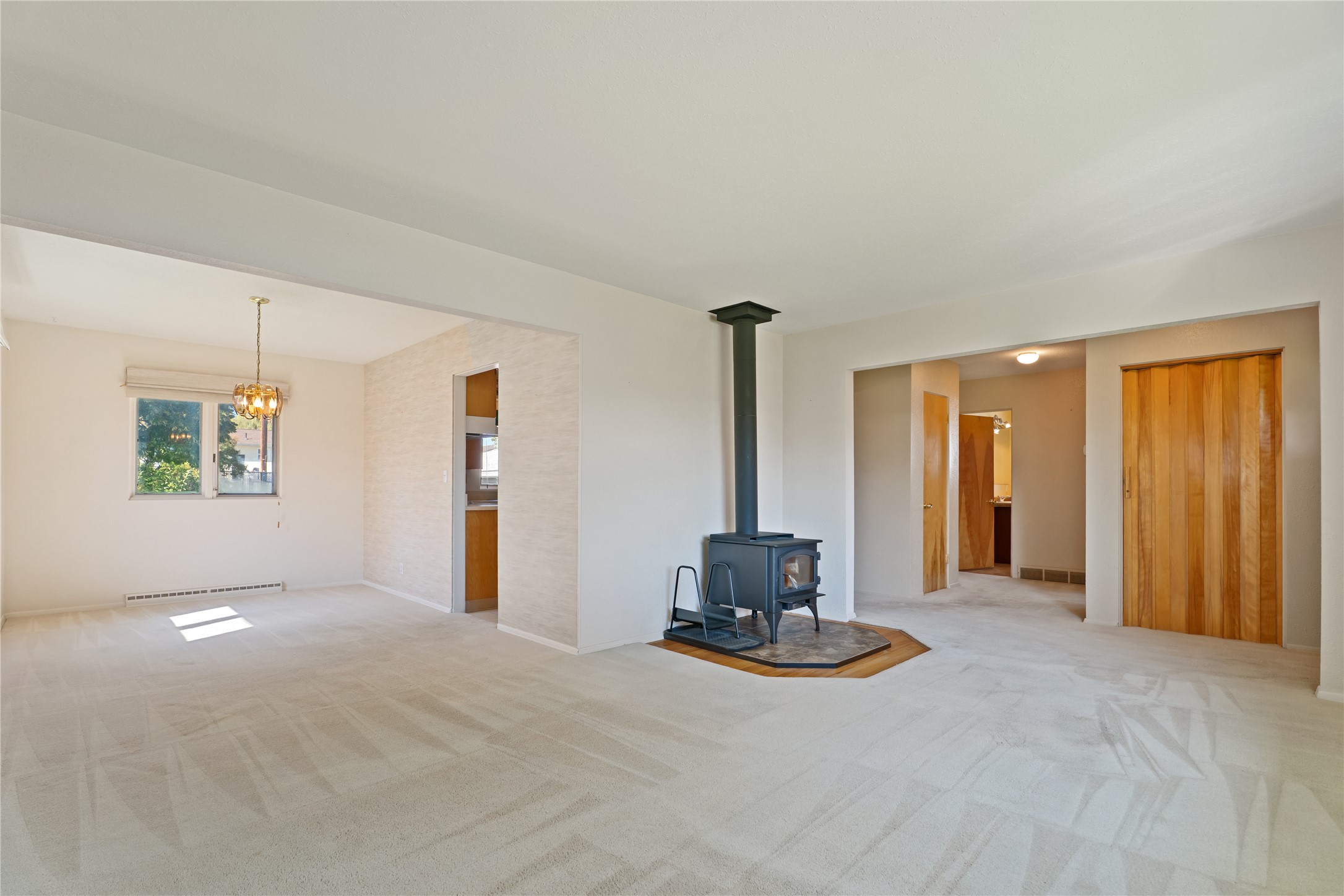 Helena, Montana 59601, United States, 3 Bedrooms Bedrooms, ,2 BathroomsBathrooms,Residential,Active,216861