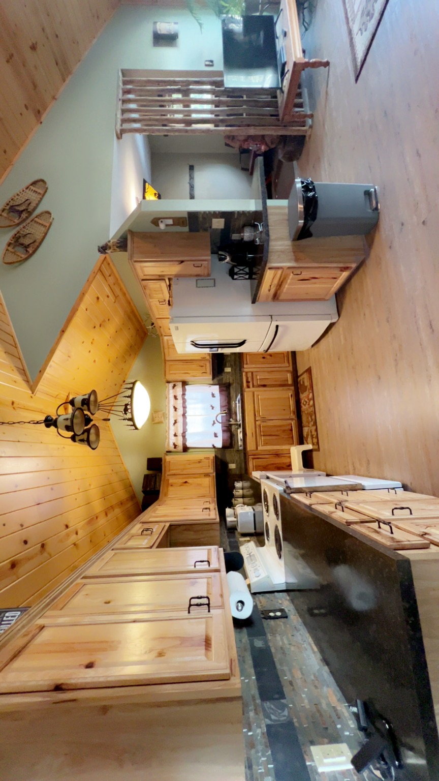 Hungry Horse, Montana 59919, United States, 3 Bedrooms Bedrooms, ,2 BathroomsBathrooms,Residential,Active,89508