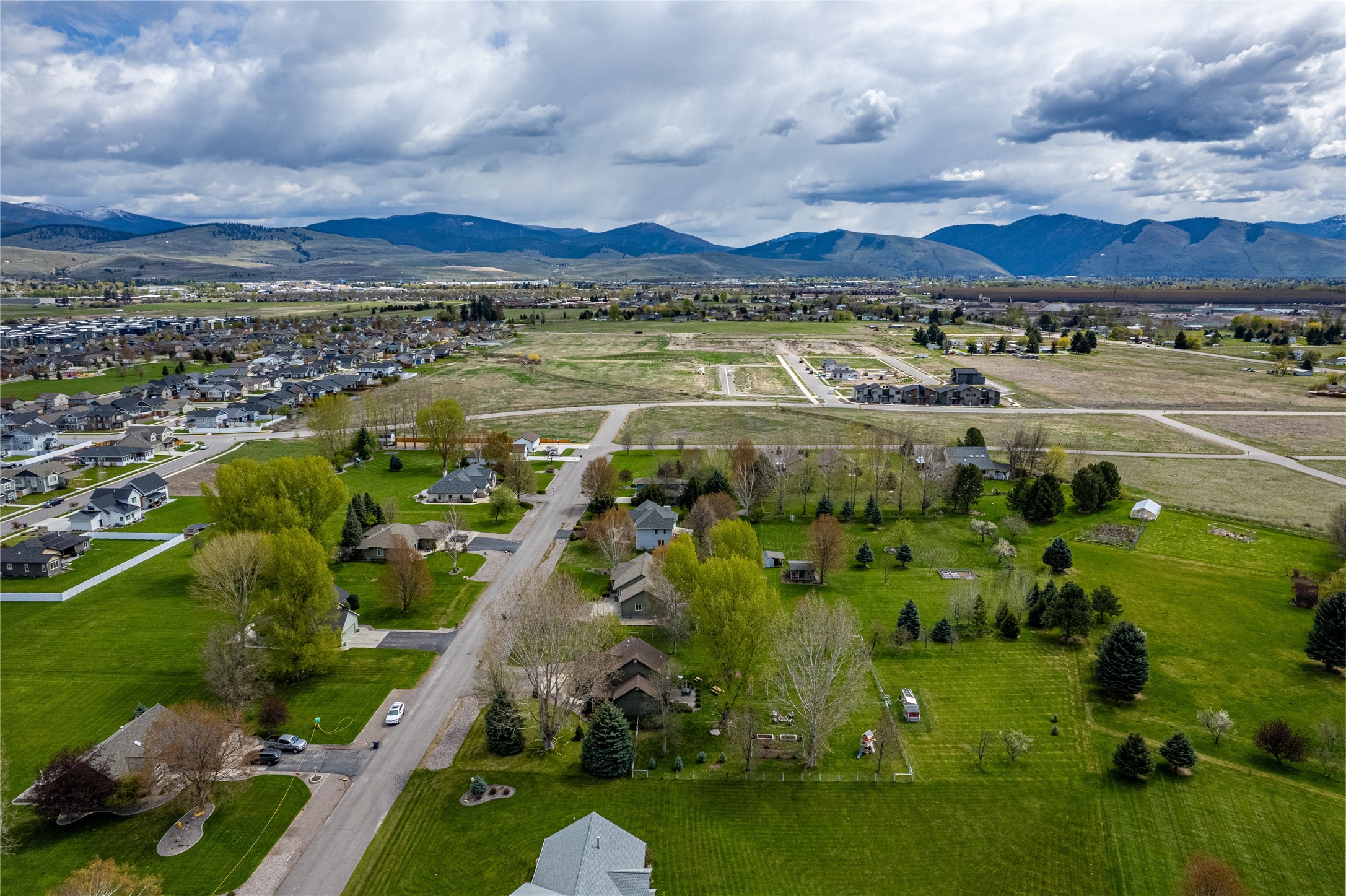 Missoula, Montana 59808, United States, 4 Bedrooms Bedrooms, ,3 BathroomsBathrooms,Residential,Pending,58651