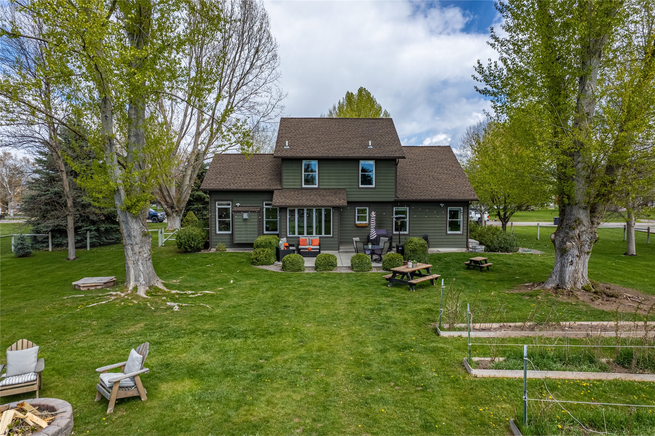 Missoula, Montana 59808, United States, 4 Bedrooms Bedrooms, ,3 BathroomsBathrooms,Residential,Pending,58651