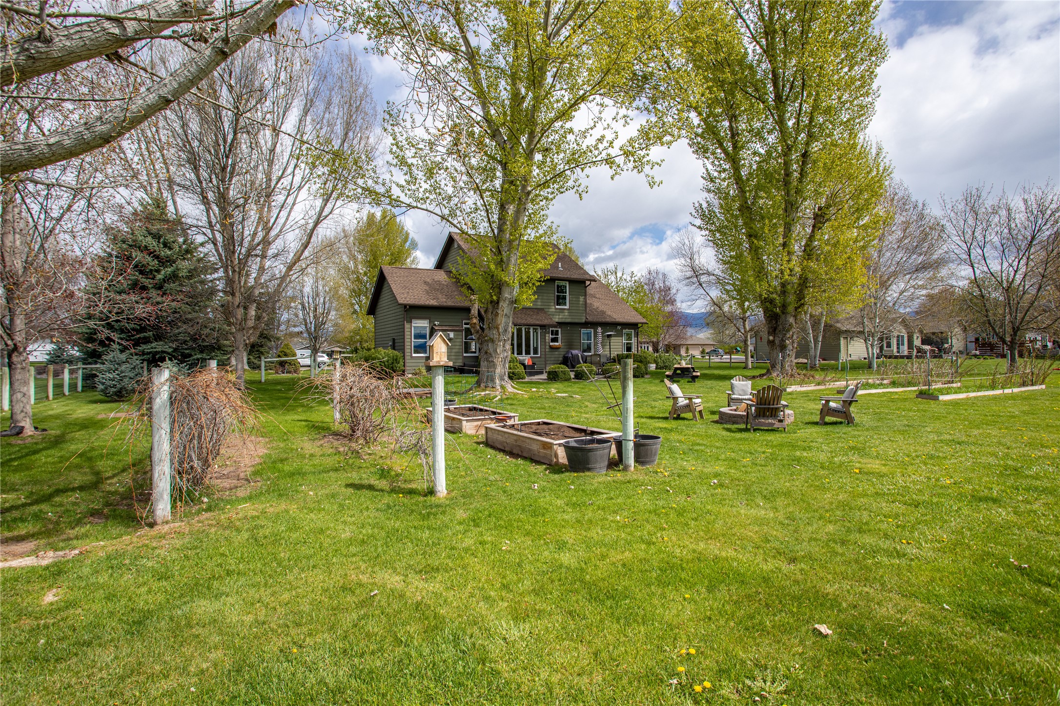 Missoula, Montana 59808, United States, 4 Bedrooms Bedrooms, ,3 BathroomsBathrooms,Residential,Pending,58651