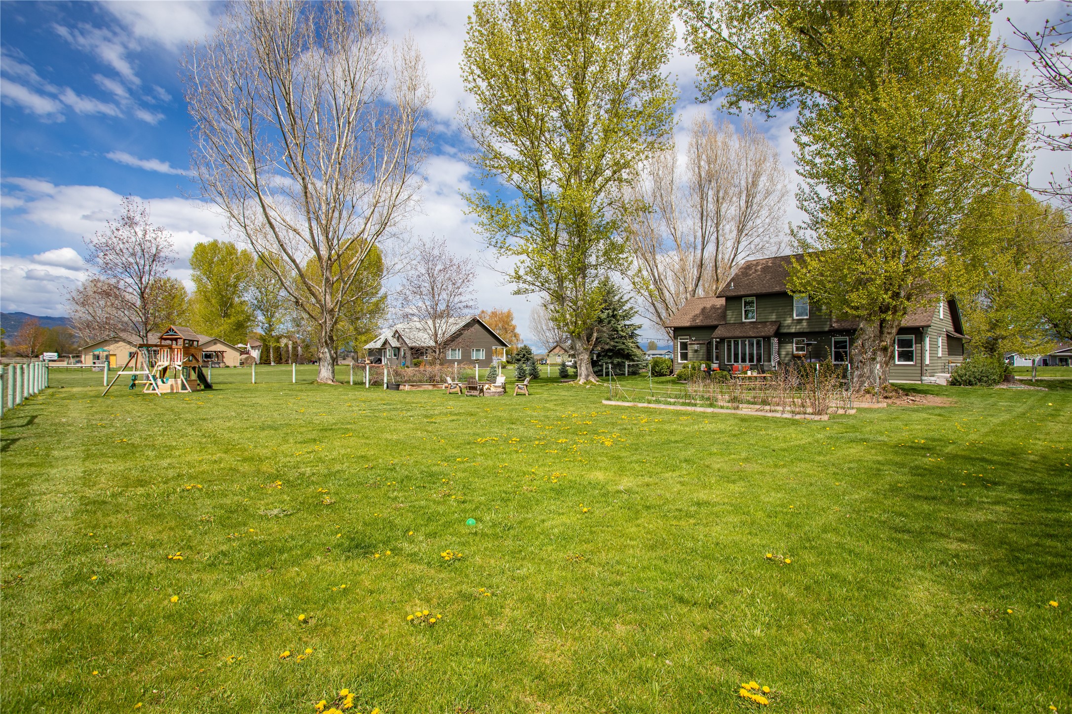 Missoula, Montana 59808, United States, 4 Bedrooms Bedrooms, ,3 BathroomsBathrooms,Residential,Pending,58651