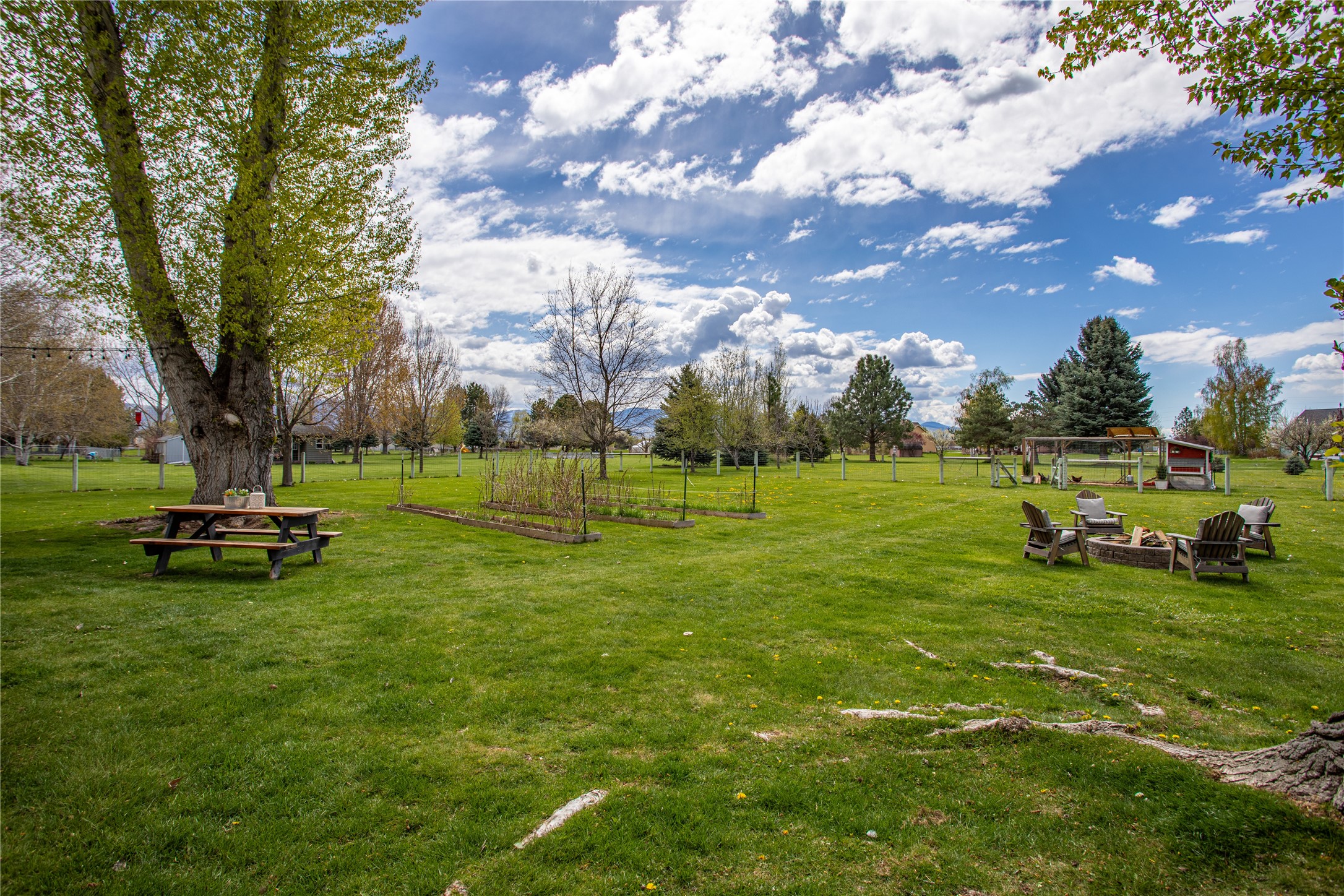 Missoula, Montana 59808, United States, 4 Bedrooms Bedrooms, ,3 BathroomsBathrooms,Residential,Pending,58651