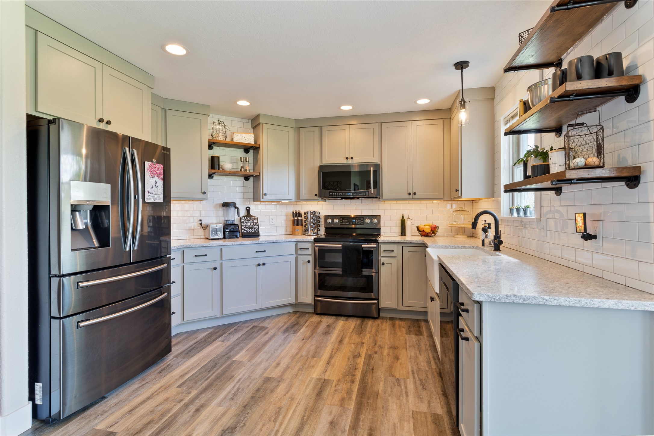 Missoula, Montana 59808, United States, 4 Bedrooms Bedrooms, ,3 BathroomsBathrooms,Residential,Pending,58651