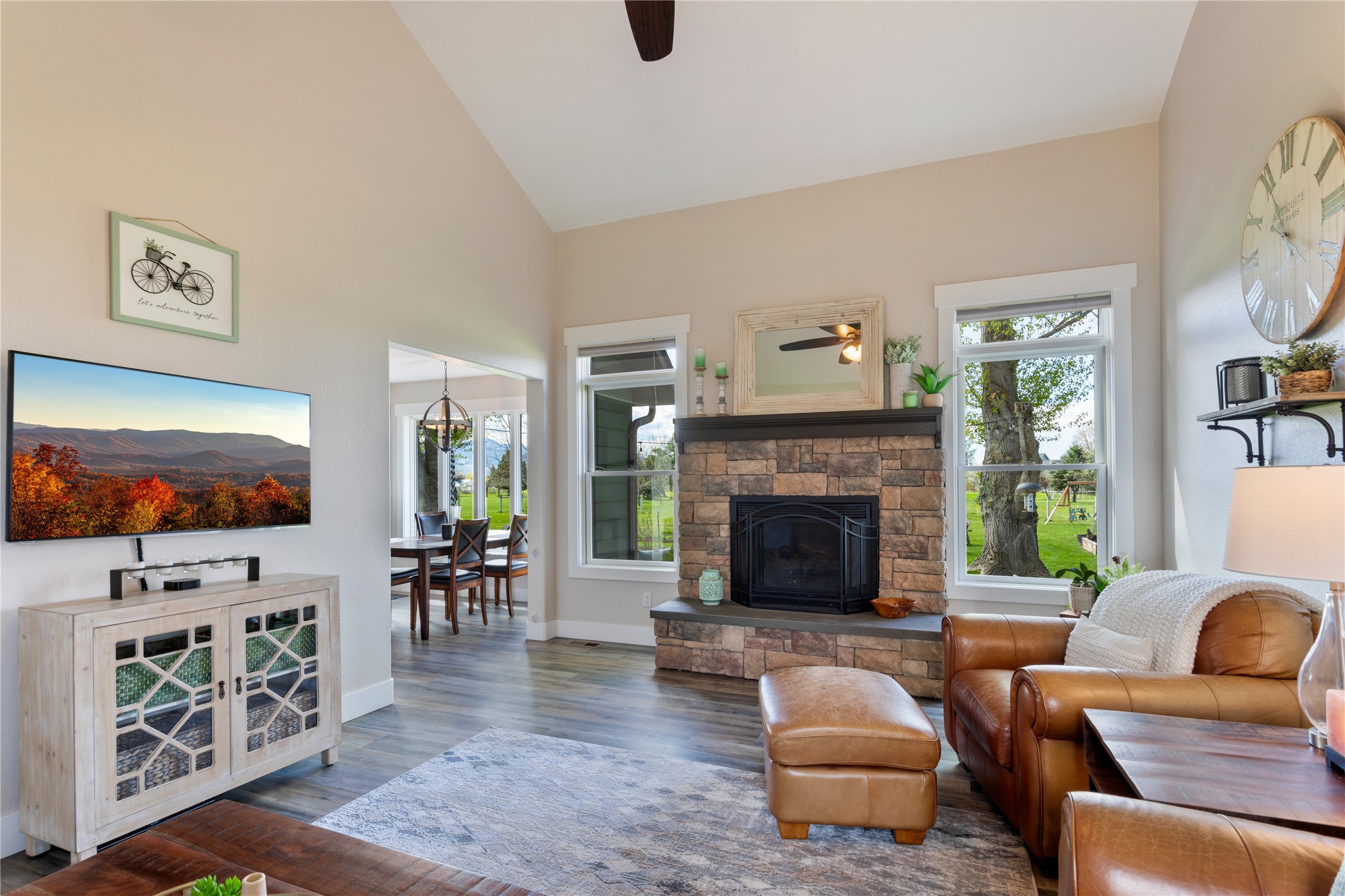 Missoula, Montana 59808, United States, 4 Bedrooms Bedrooms, ,3 BathroomsBathrooms,Residential,Pending,58651