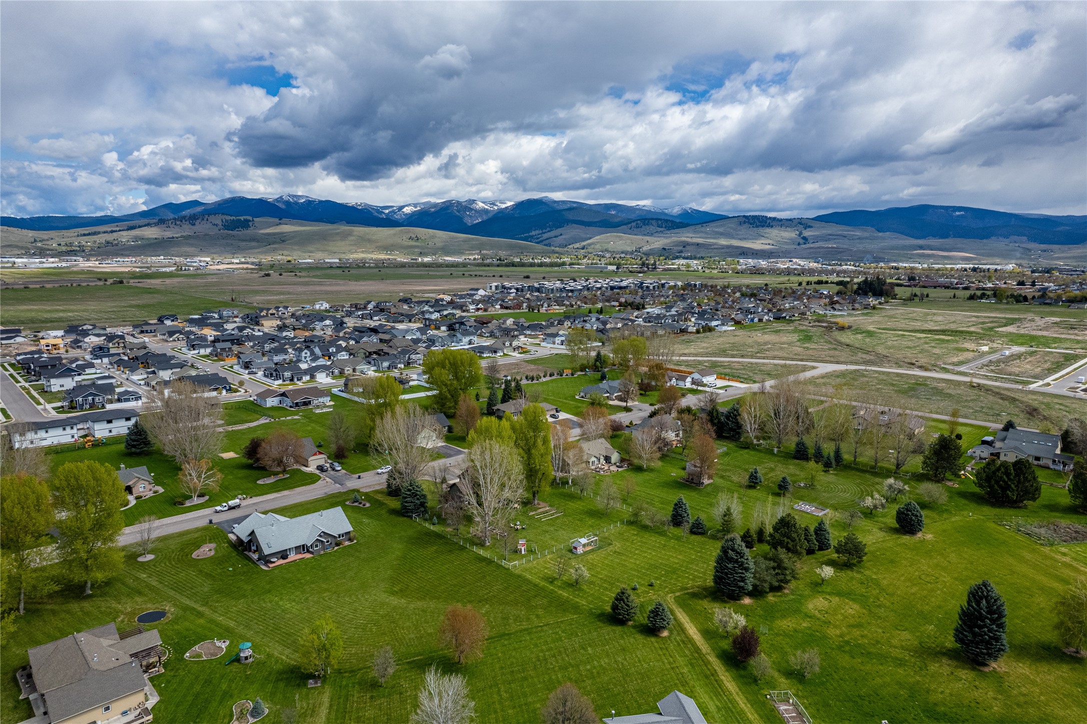 Missoula, Montana 59808, United States, 4 Bedrooms Bedrooms, ,3 BathroomsBathrooms,Residential,Pending,58651