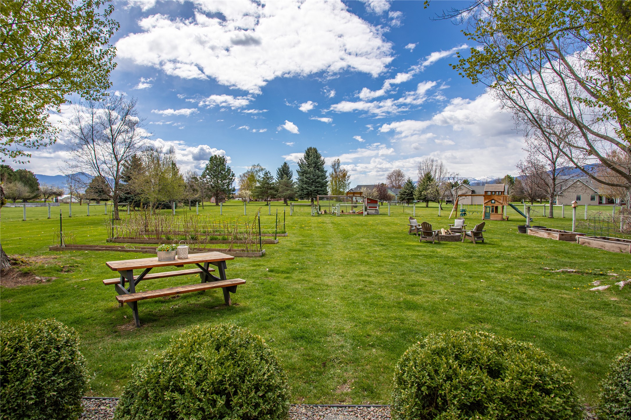 Missoula, Montana 59808, United States, 4 Bedrooms Bedrooms, ,3 BathroomsBathrooms,Residential,Pending,58651