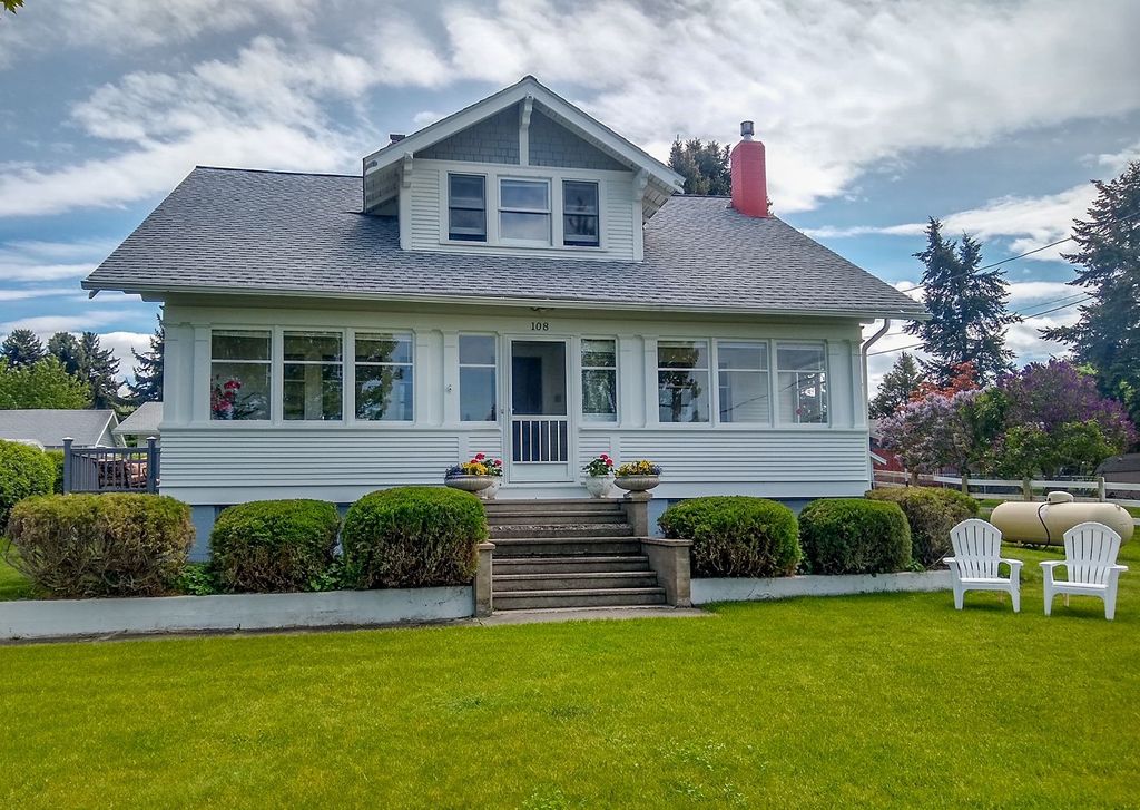 Photo of 108 16th Avenue E, Polson, MT 59860 (MLS # 30064130)