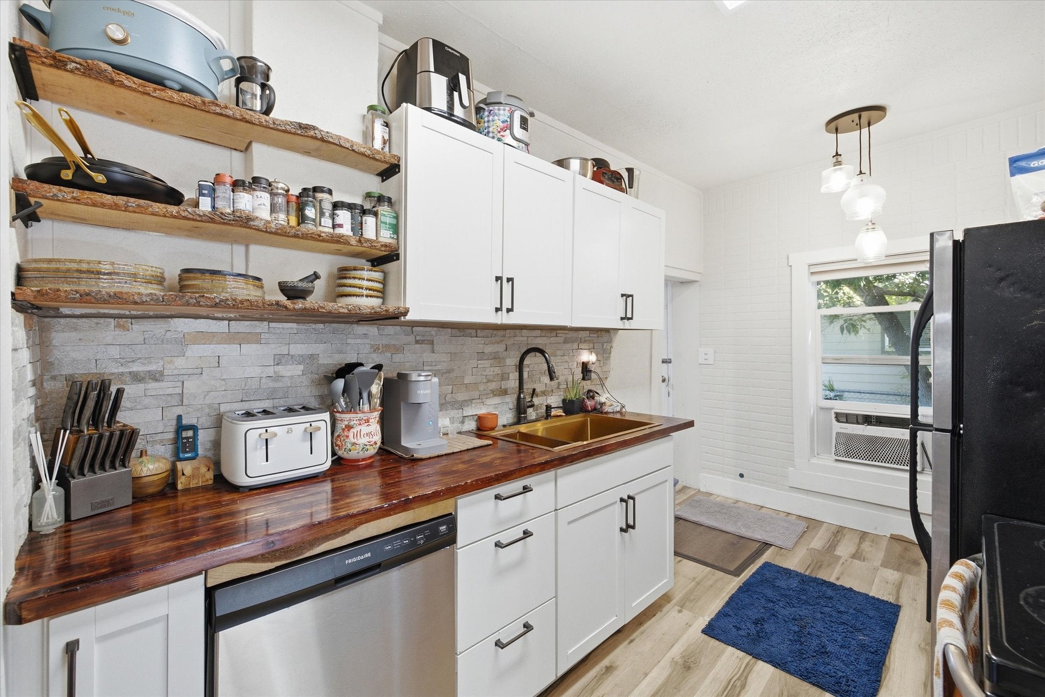 537 2nd Street W