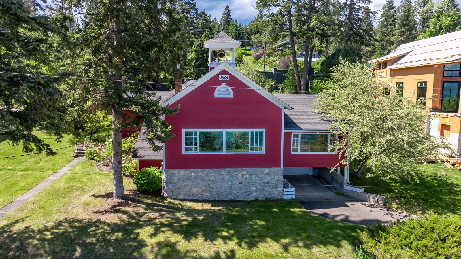 381 Lakeside Boulevard