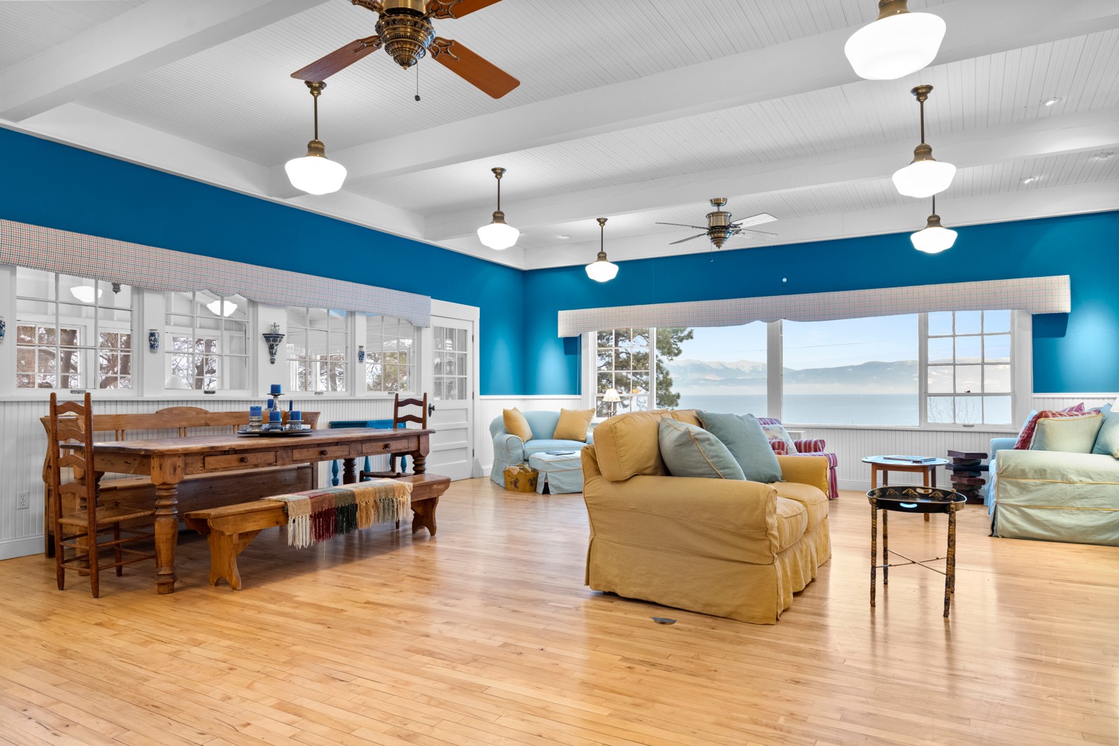 381 Lakeside Boulevard