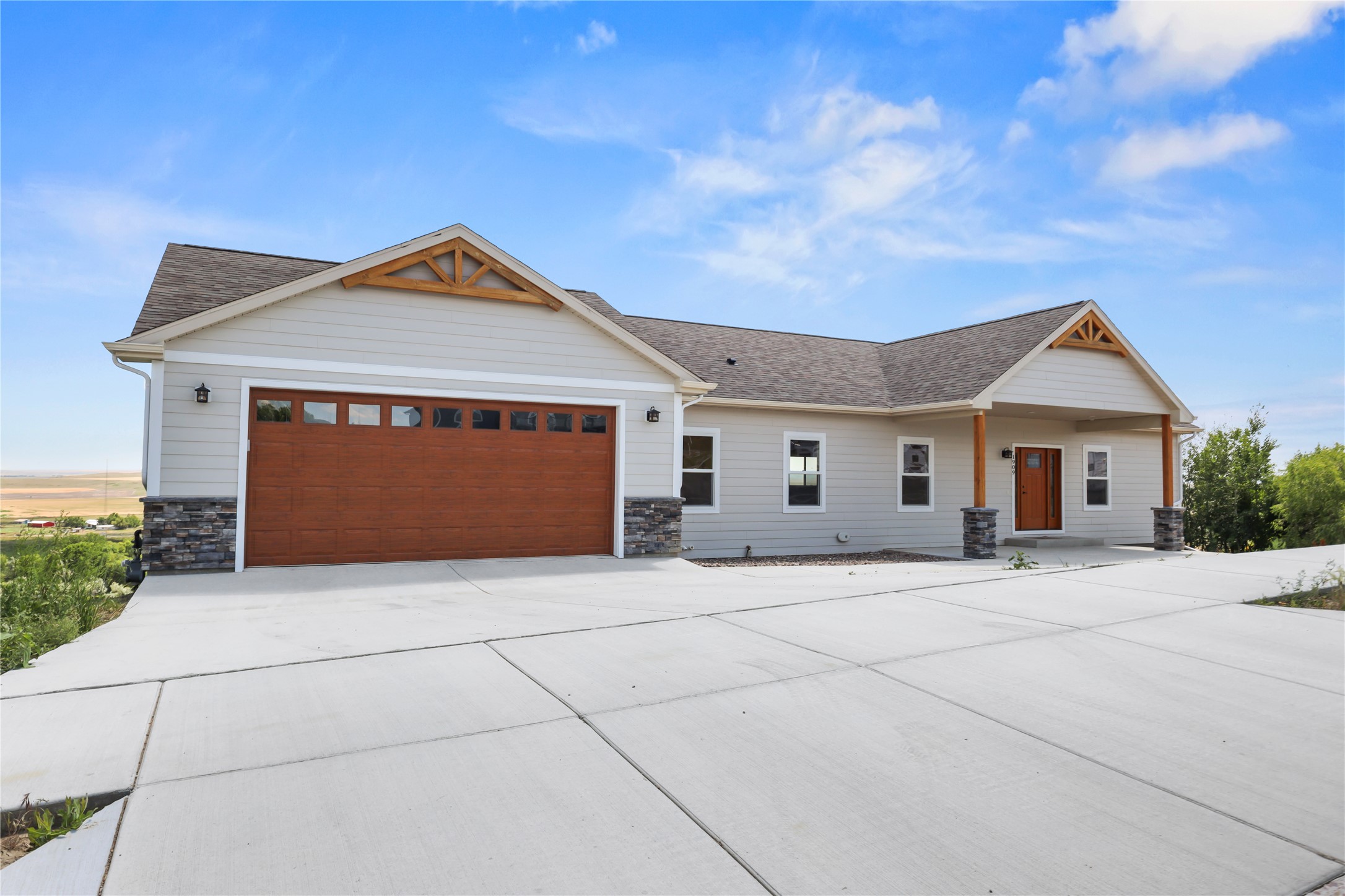 1909 Whispering Ridge Drive