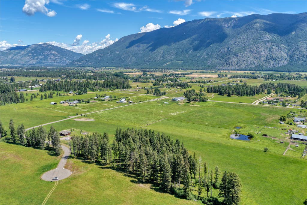 Photo of 250 Patriots Lane, Columbia Falls, MT 59912 (MLS # 30074033)