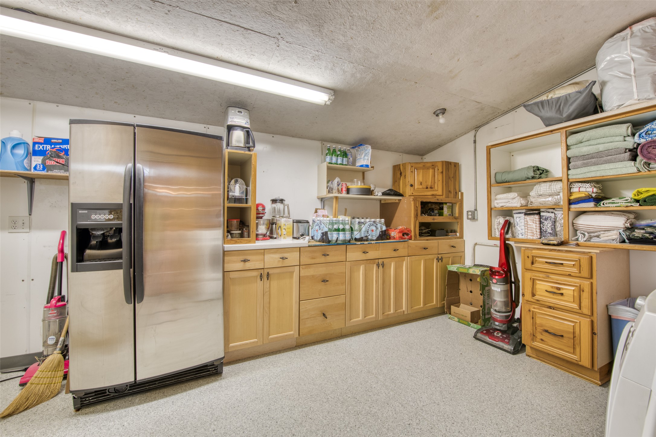 Conner, Montana 59827, United States, 2 Bedrooms Bedrooms, ,3 BathroomsBathrooms,Residential,Active,36917