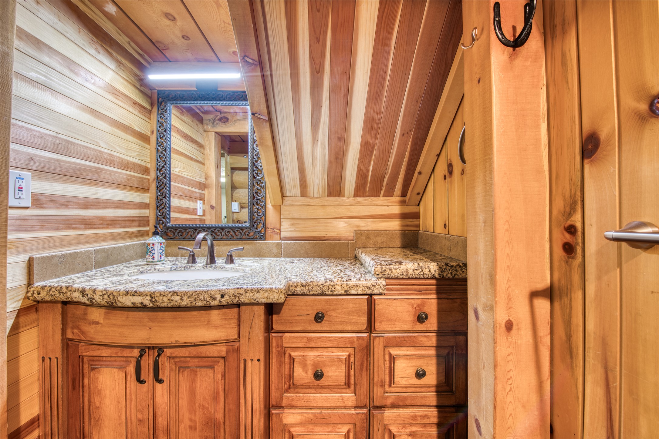 Conner, Montana 59827, United States, 2 Bedrooms Bedrooms, ,3 BathroomsBathrooms,Residential,Active,36917