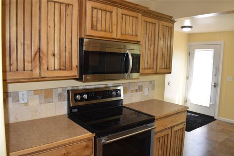 Tiny photo for 908 Turner Avenue, Shelby, MT 59474 (MLS # 30072519)