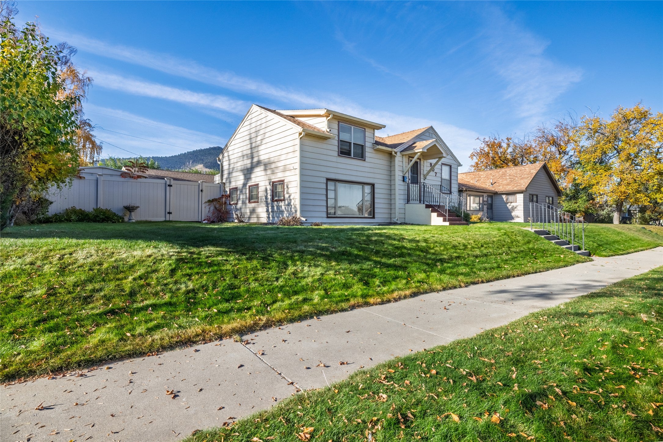 907 Leslie Avenue