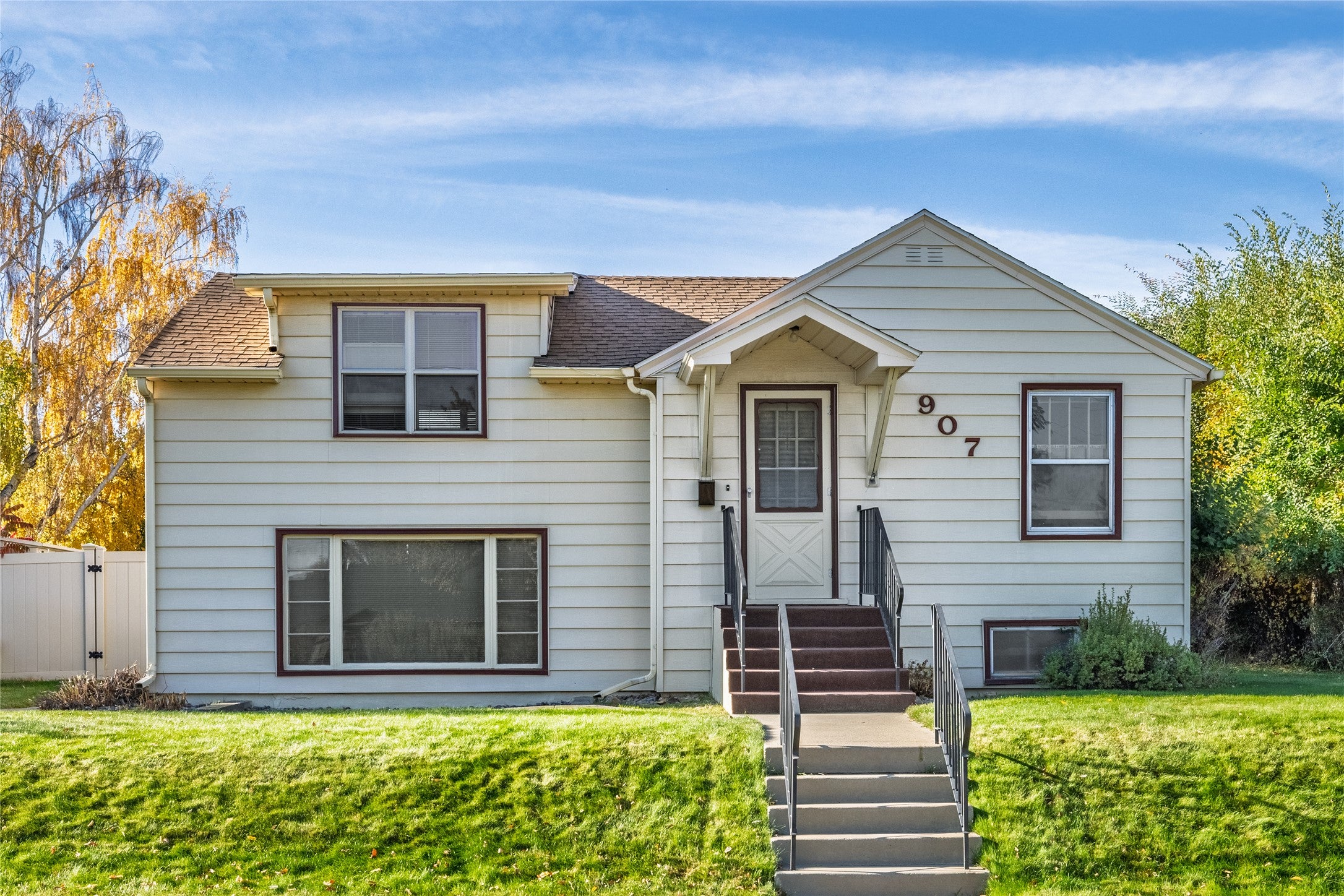 907 Leslie Avenue