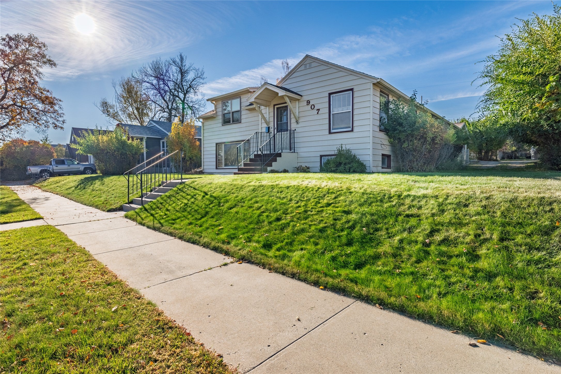 907 Leslie Avenue