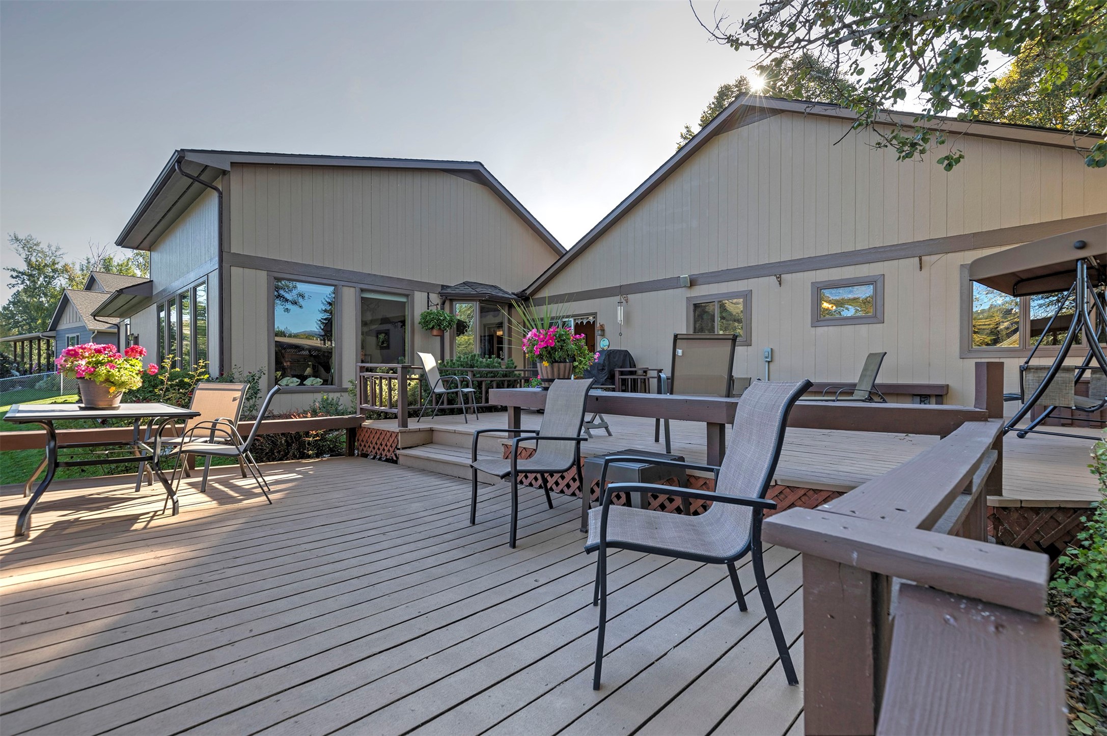300 Lakeview Court