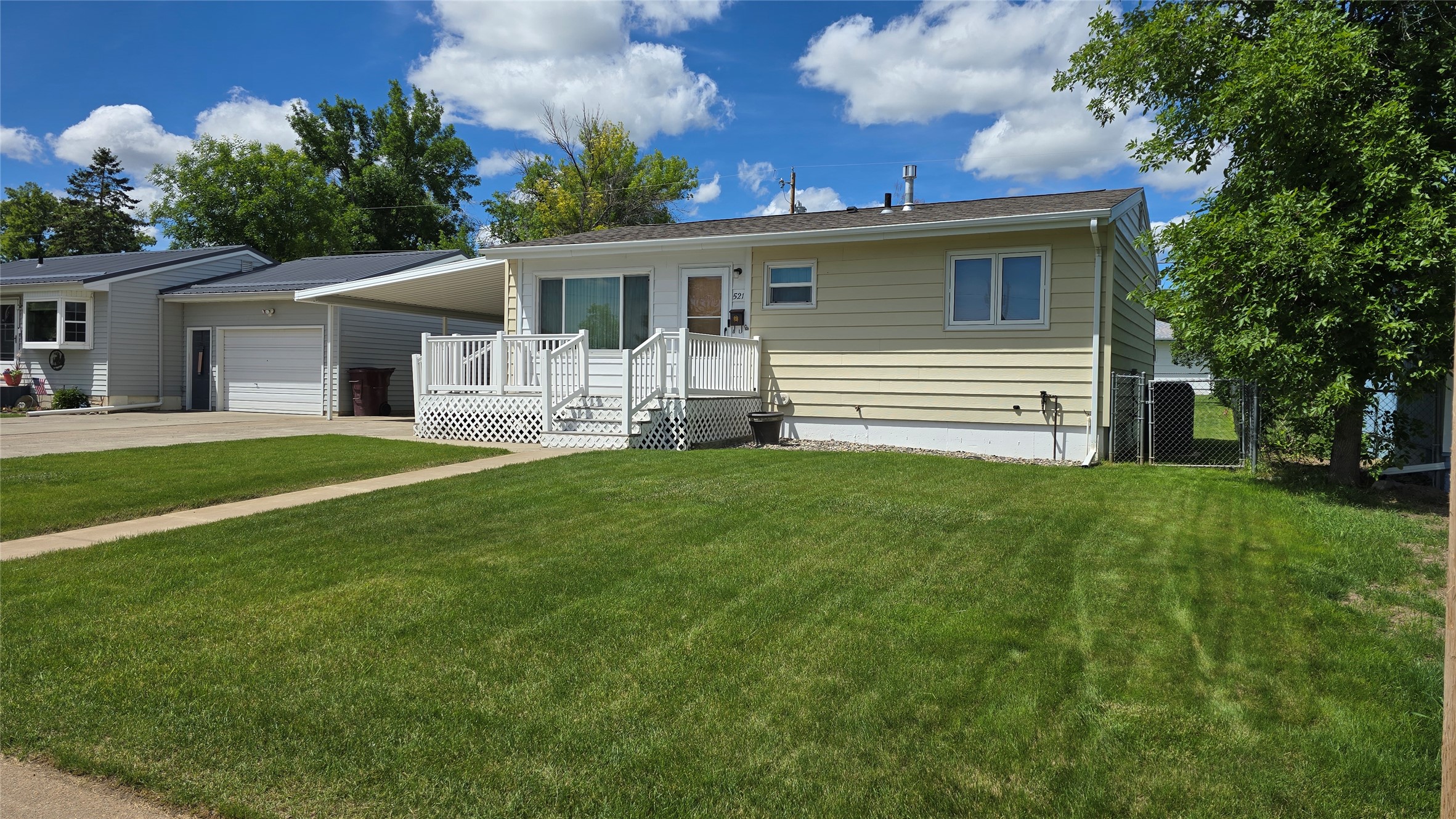 521 25th Avenue NE - Photo 3