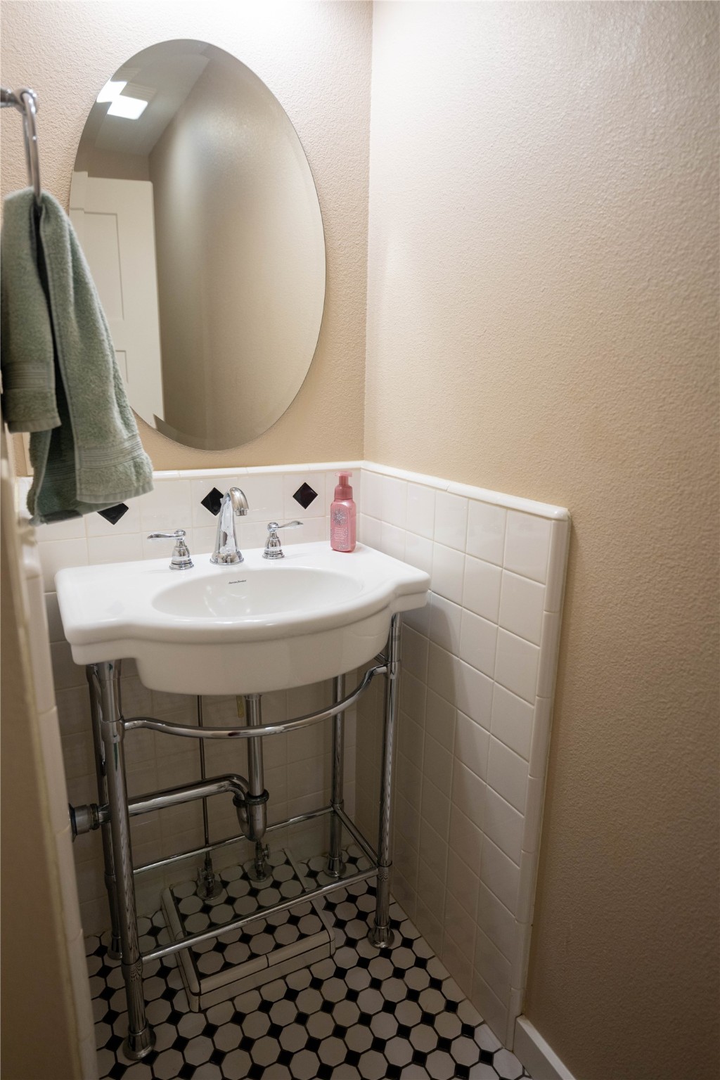 322 Andesite Avenue A and B