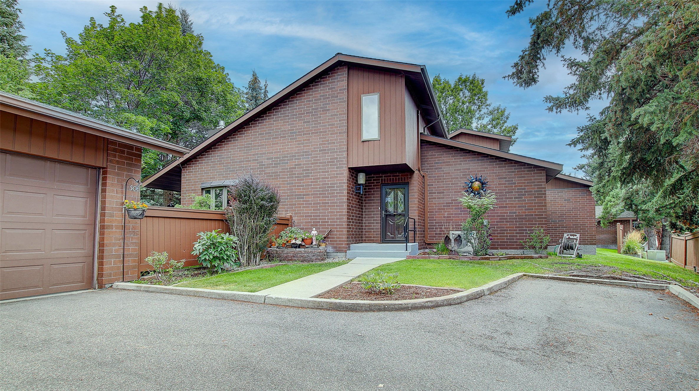Exterior Front with driveway access to detached garage and off street parking